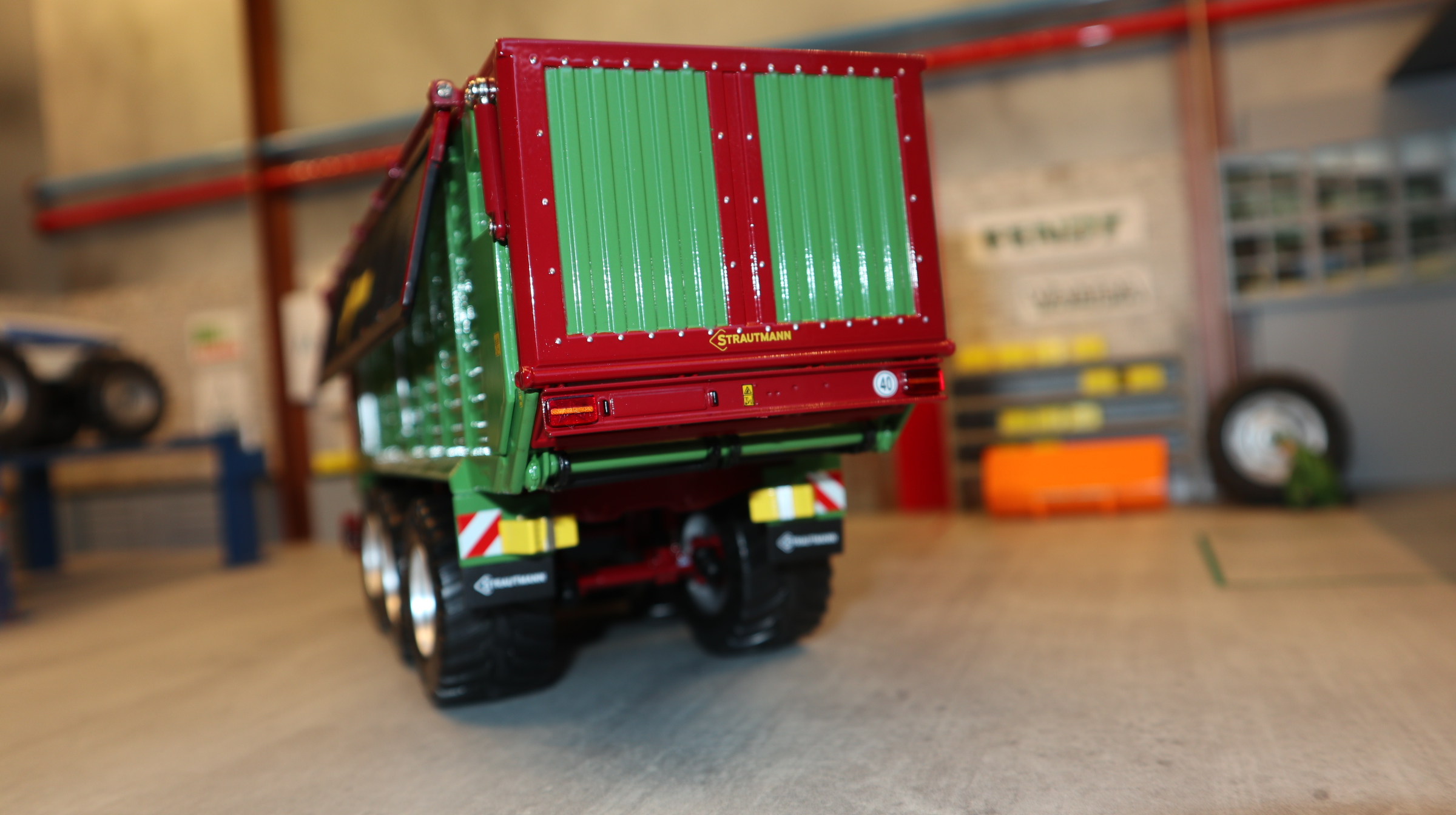 MarGe 2602 in 1:32, Strautmann Magnon 11-530 Silagewagen, NEU in OVP