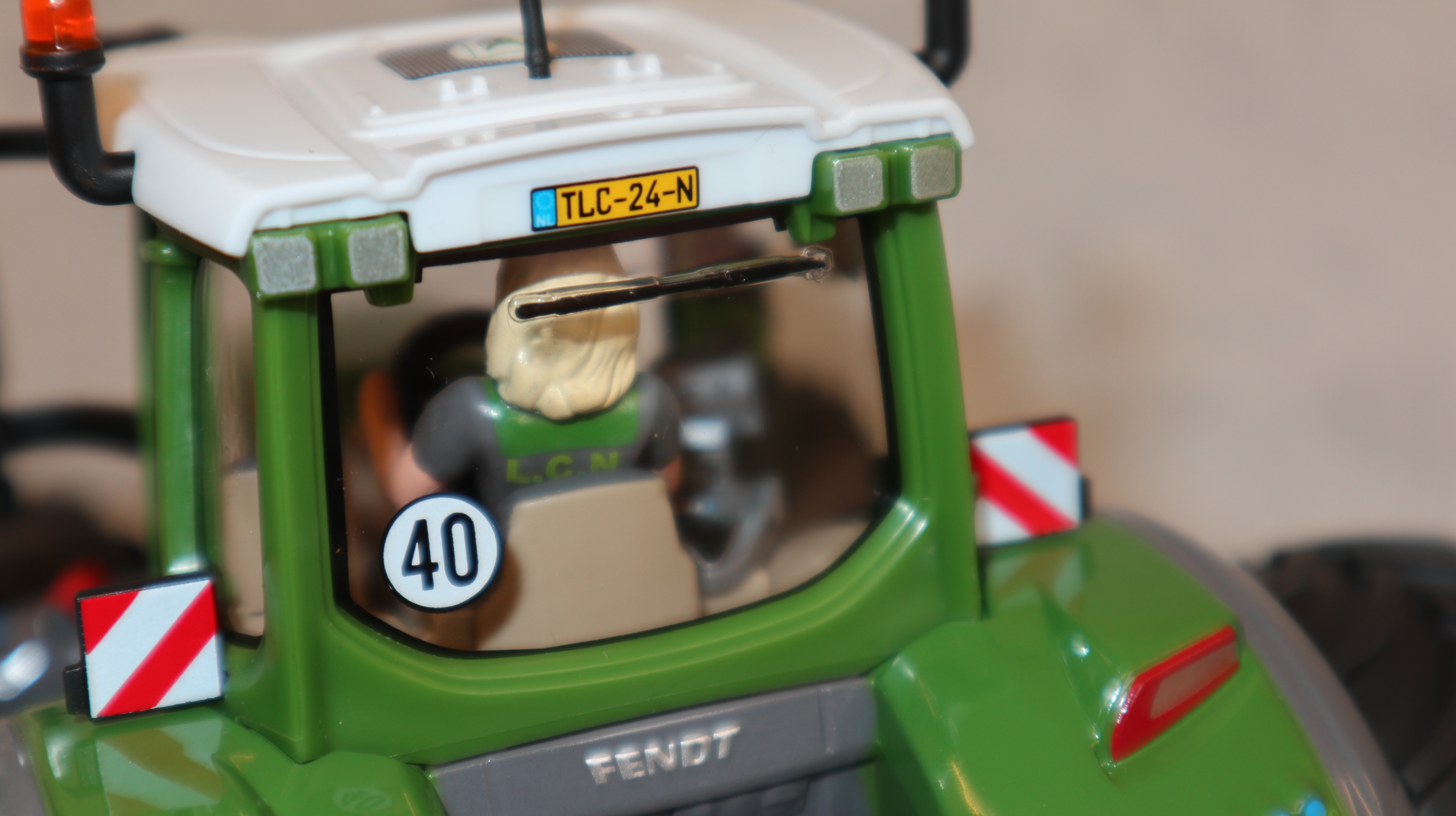 Siku 3293 in 1:32, Fendt 726 Vario Doppelbereifung  L.C.N. Modell 2024, NEU in OVP