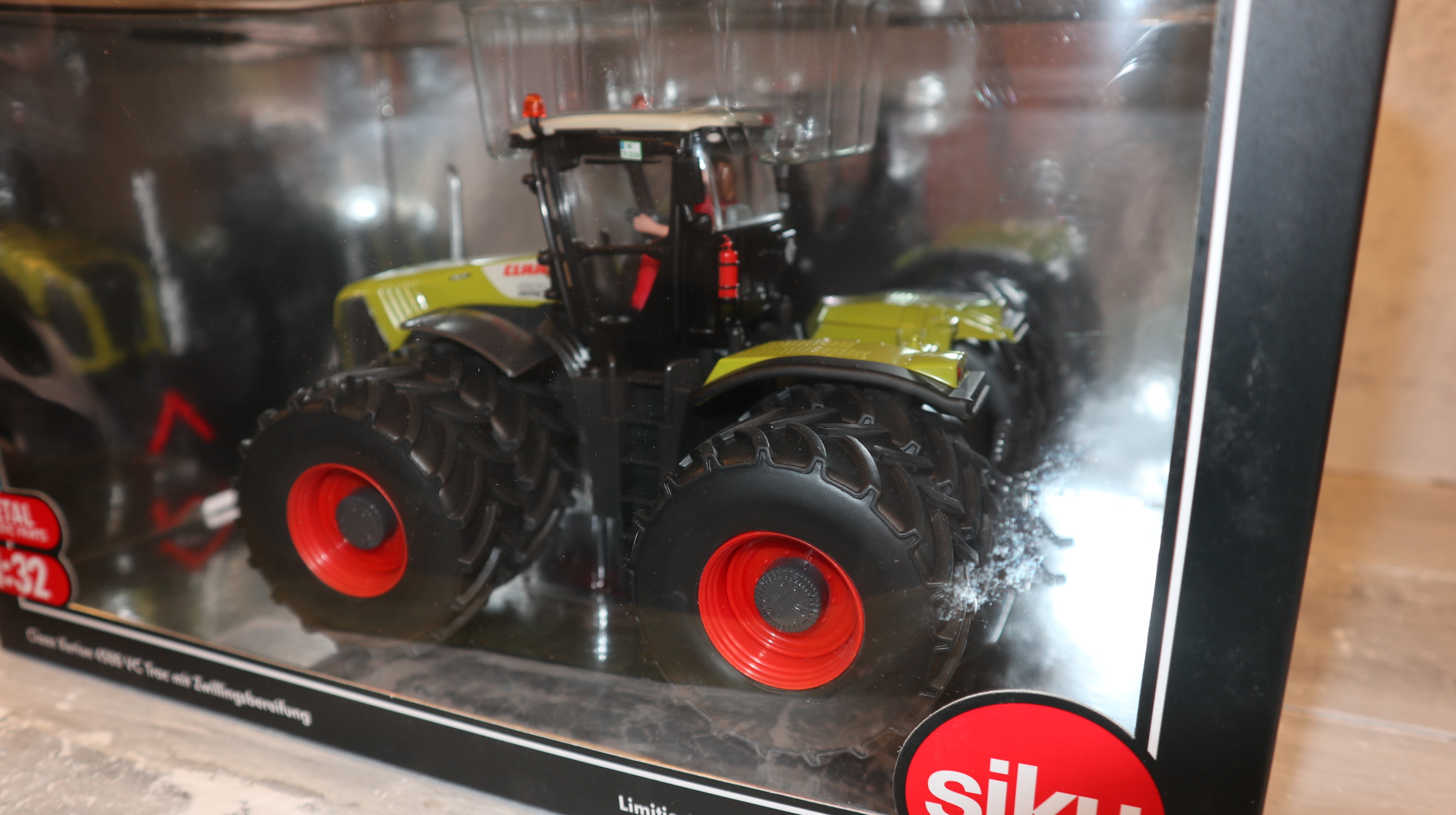Siku 3271 in 1:32, Claas Xerion 5000 grün Zwilling Traktorado 2018  NEU in OVP