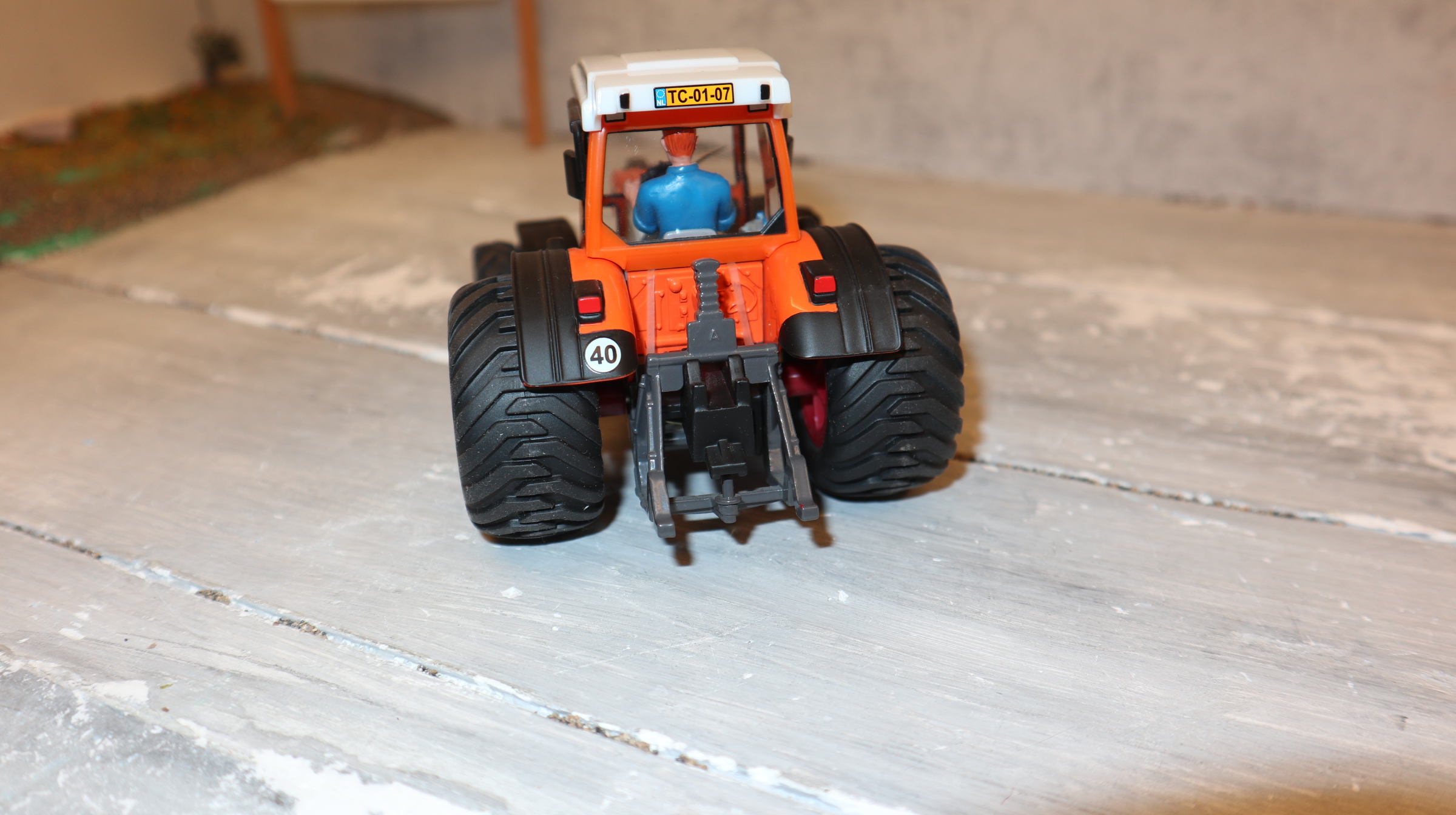 Siku 3052 in 1:32,  Fendt 208 PA Kommunal mit Ballon-Reifen orange, NEU in OVP