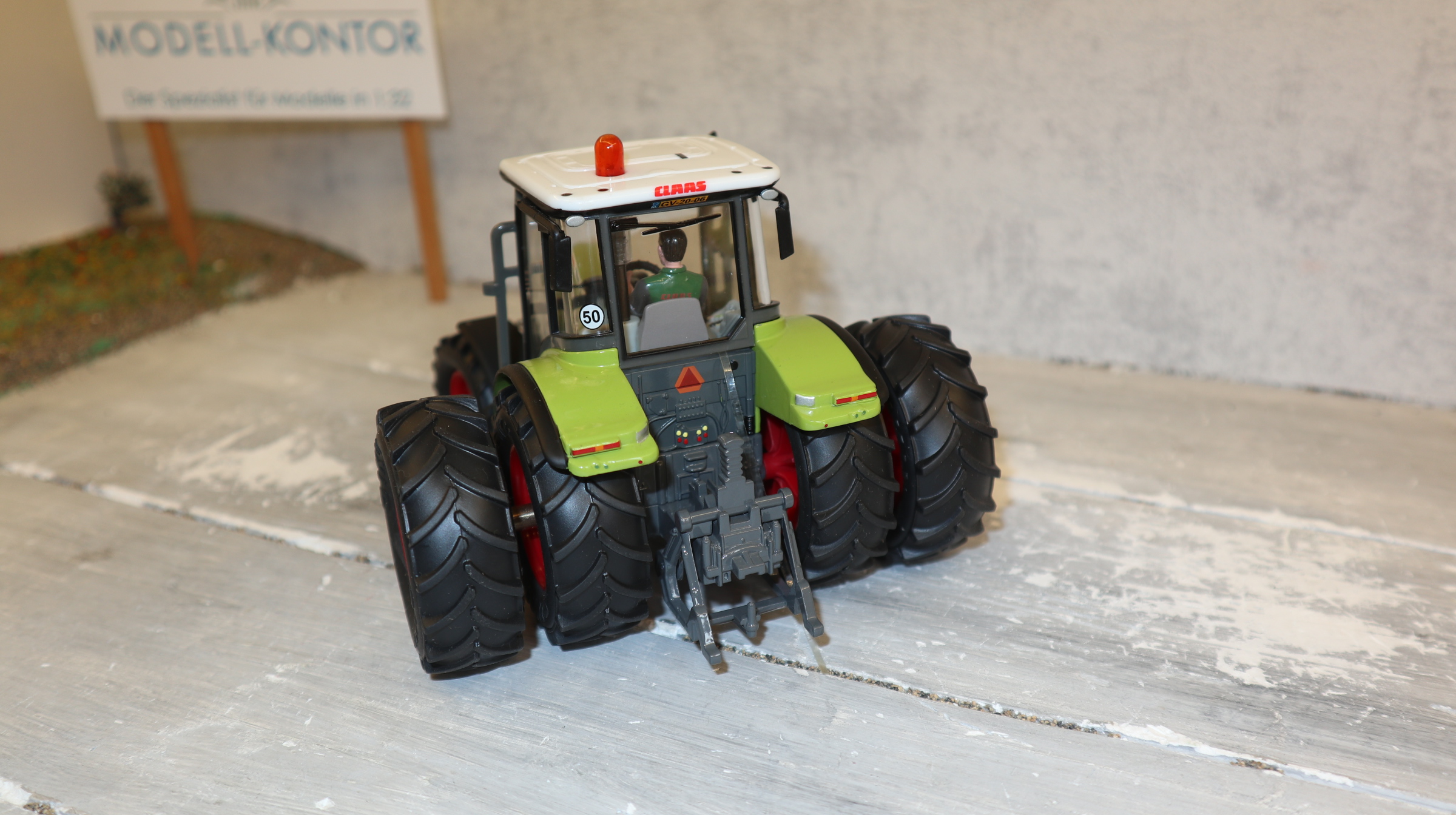 Siku 3256 in 1:32, Claas Arez 657 ATZ, Sondermodell LCN 2006   NEU in OVP