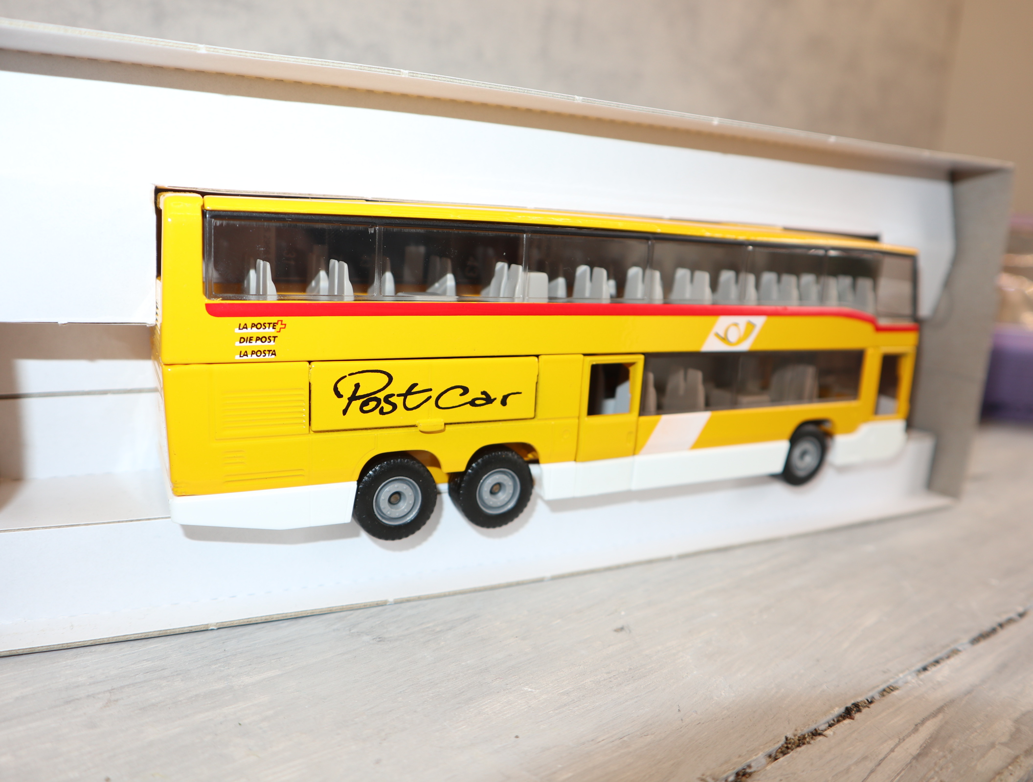 Siku 3814 in 1:55 MB-Reisebus Sondermodell Schweiz "PostCar"
