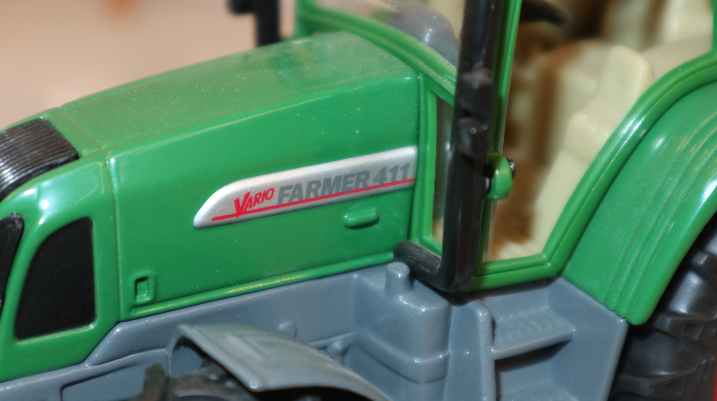 Siku 2968 in 1:32,  Fendt Farmer 411 Vario grün, NEU in OVP
