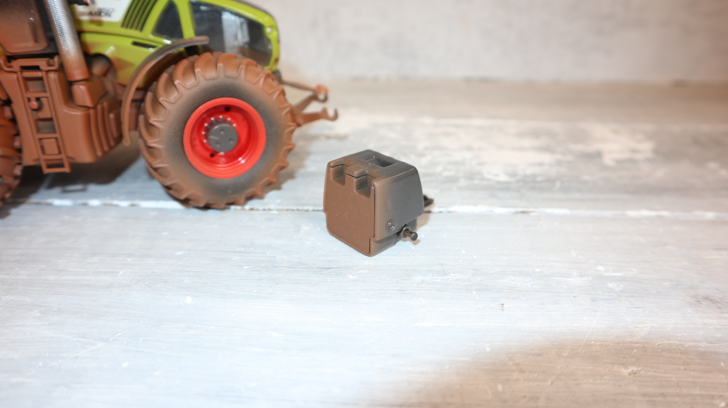 Wiking 077863 in 1:32,  Claas Axion 950 dirty ZLF 2012, NEU in OVP