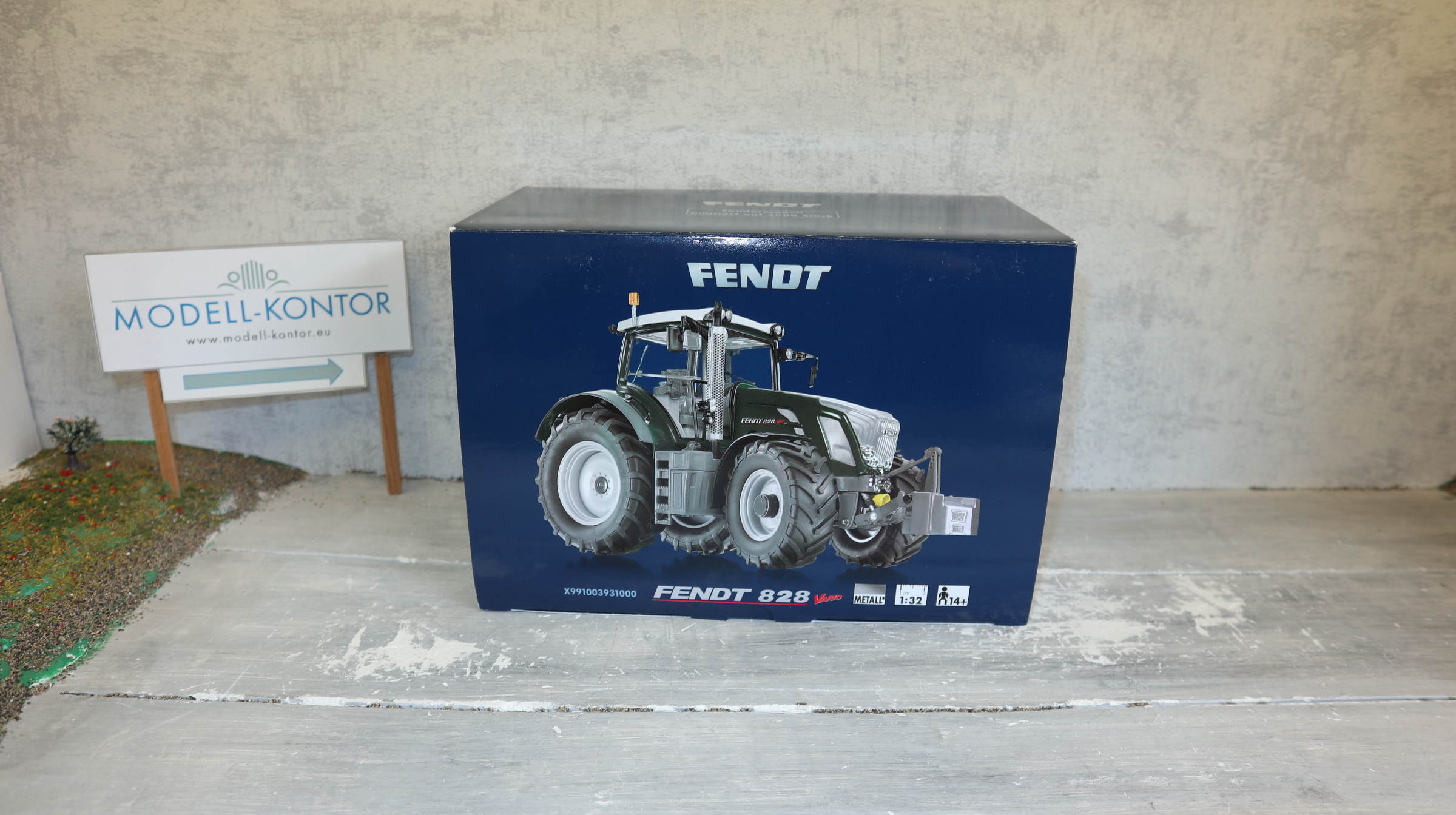 Wiking X991003931000 in 1:32, Fendt 828 tannengrün, NEU in OVP