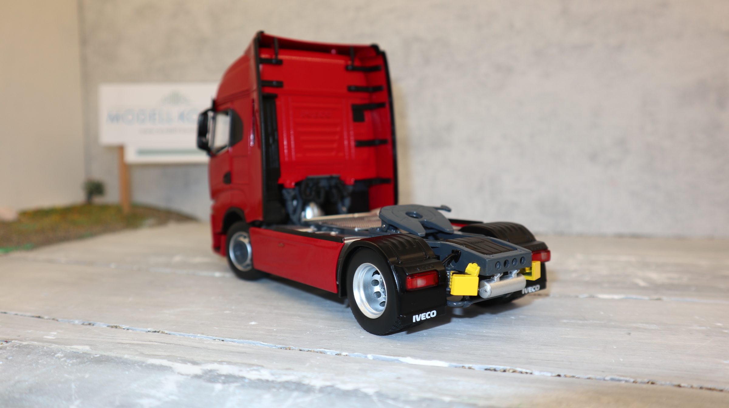 MarGe 2231-03 in 1:32, IVECO Stralis (Standard),  4x2 rot, NEU in OVP