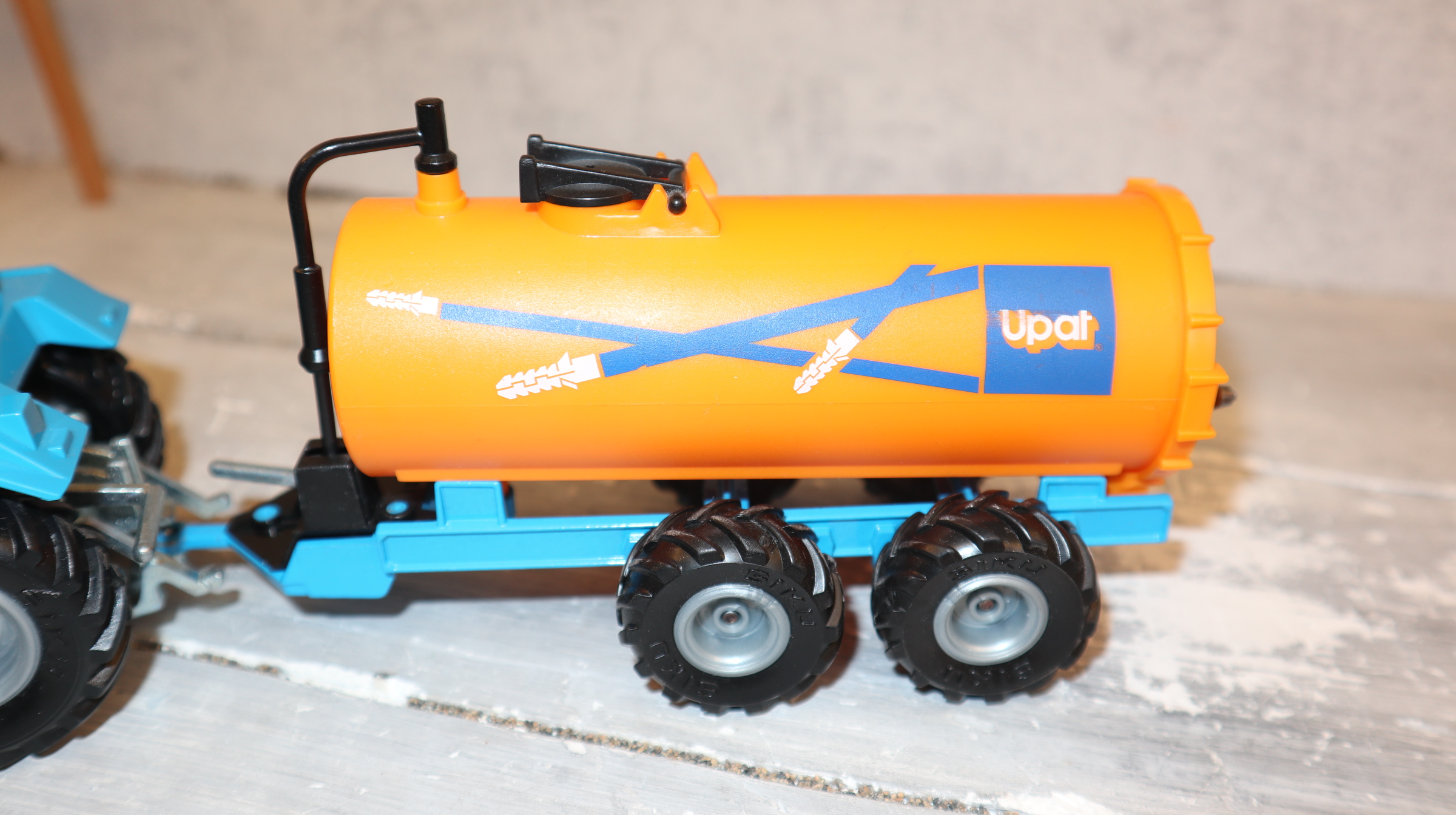 Siku 3752 in 1:32, Deutz-Fahr Agroxtra Sondermodell UPAT, NEU in OVP