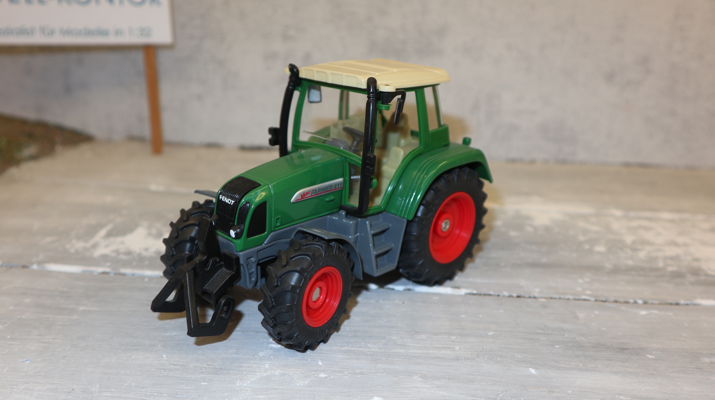 Siku 2968 in 1:32,  Fendt Farmer 411 Vario grün, NEU in OVP