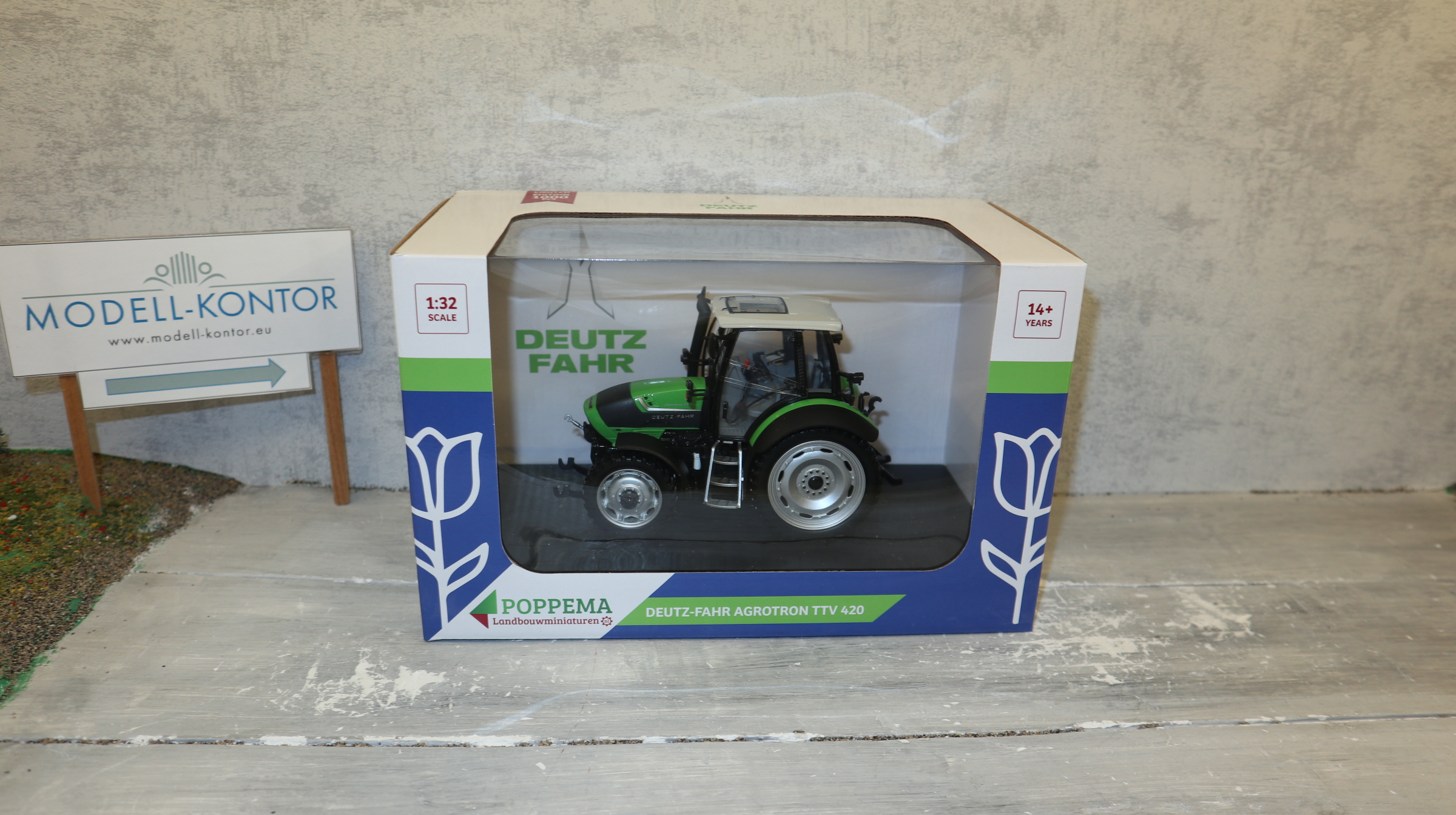 Universal Hobbies UH 6697 in 1:32, Deutz-Fahr Agrotron TTV 420 ...