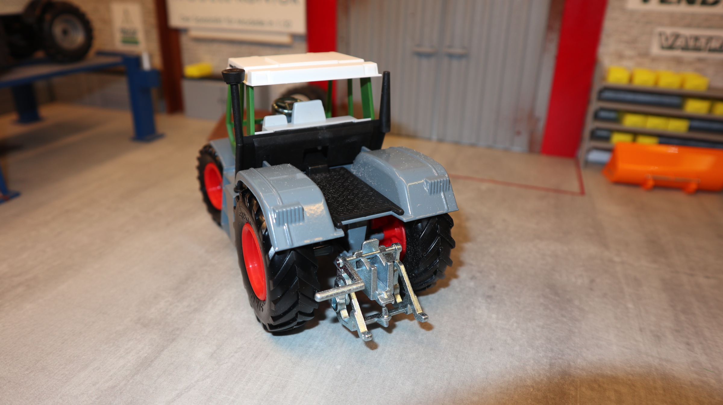 Siku 2957 in 1:32, Fendt Xylon 924, graues Chassis, Werbemodell direkt von Fendt, NEU in OVP