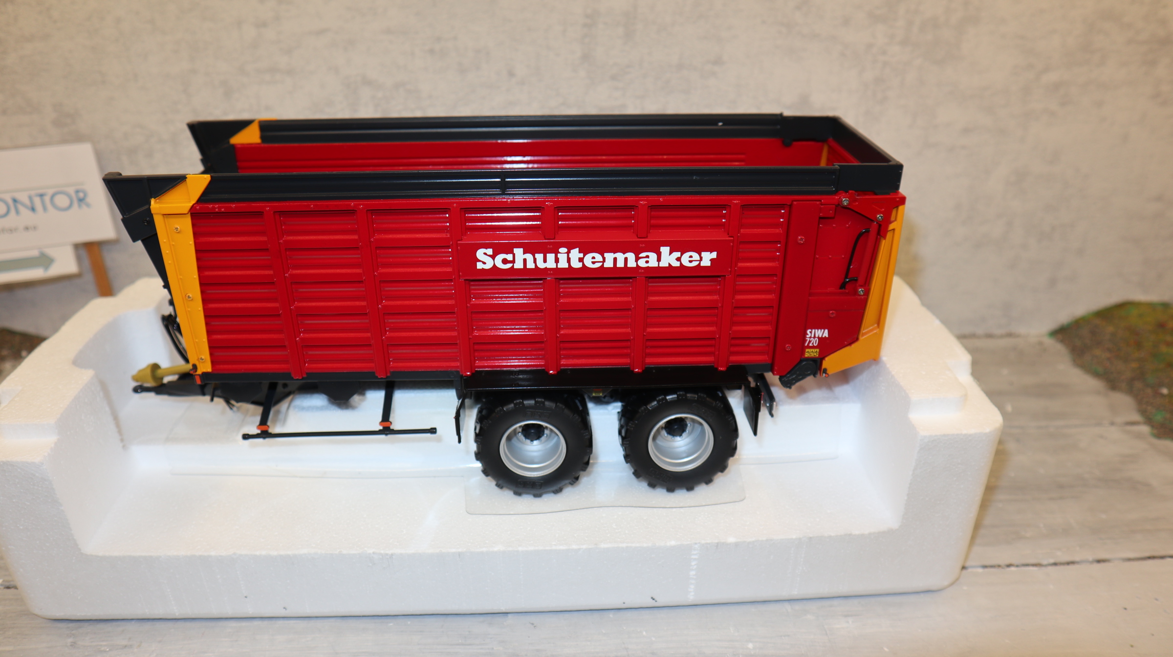 Miniature Tracteur SCHUITEMAKER Siwa 840 - UNIVERSAL HOBBIES UH6409 - Échelle 1/32
