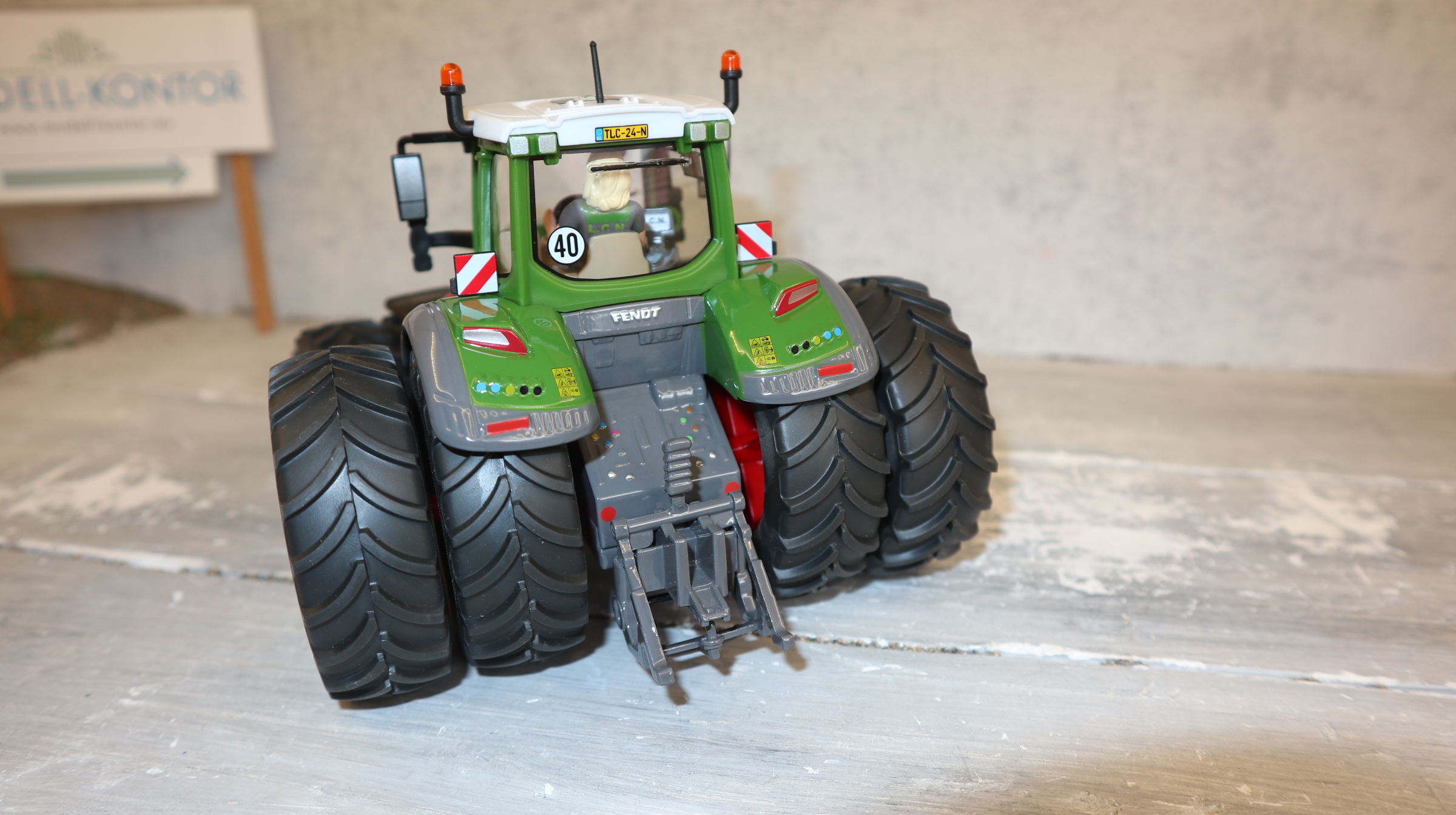 Siku 3293 in 1:32, Fendt 726 Vario Doppelbereifung  L.C.N. Modell 2024, NEU in OVP