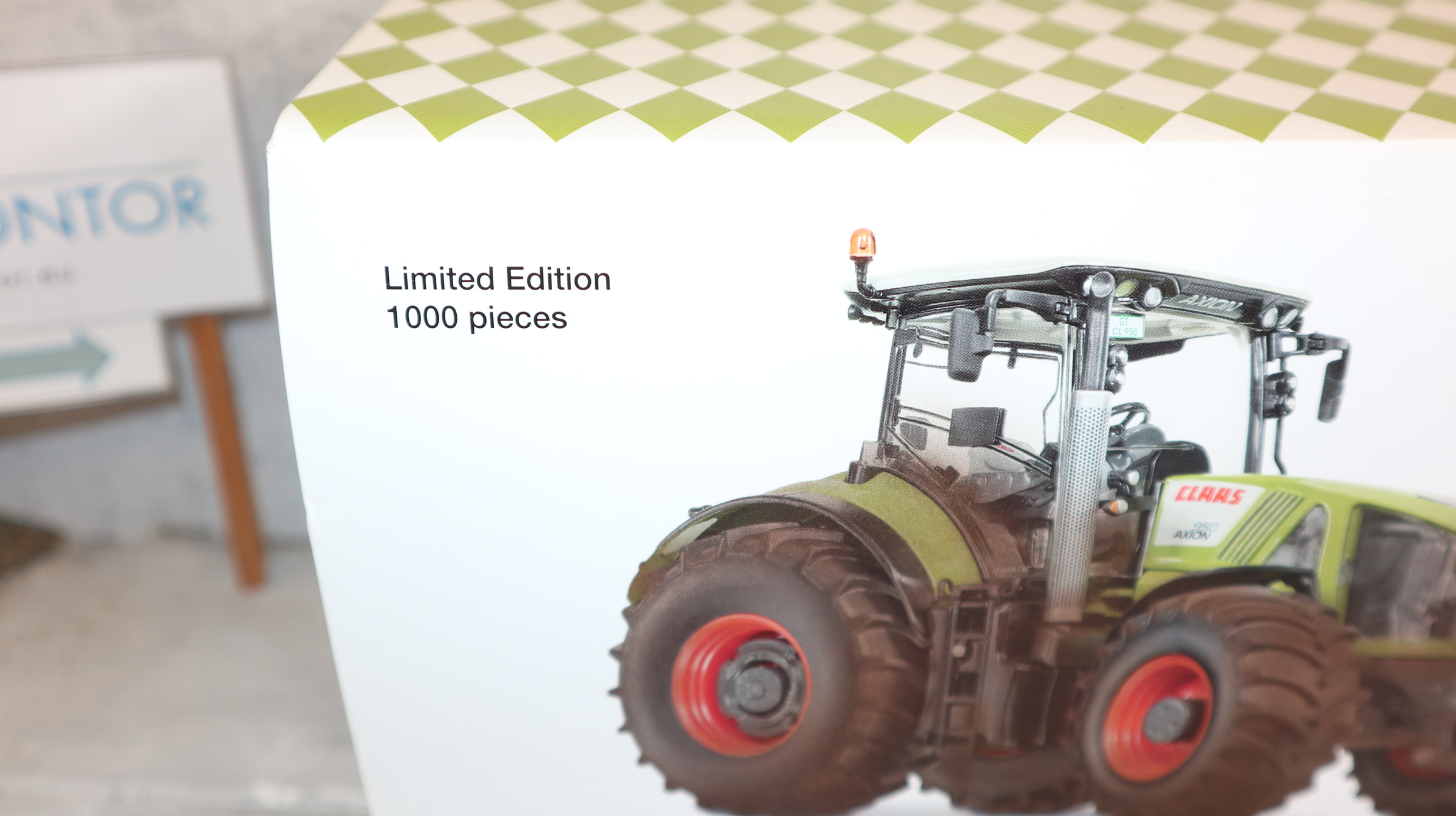 Wiking 077863 in 1:32,  Claas Axion 950 dirty ZLF 2012, NEU in OVP