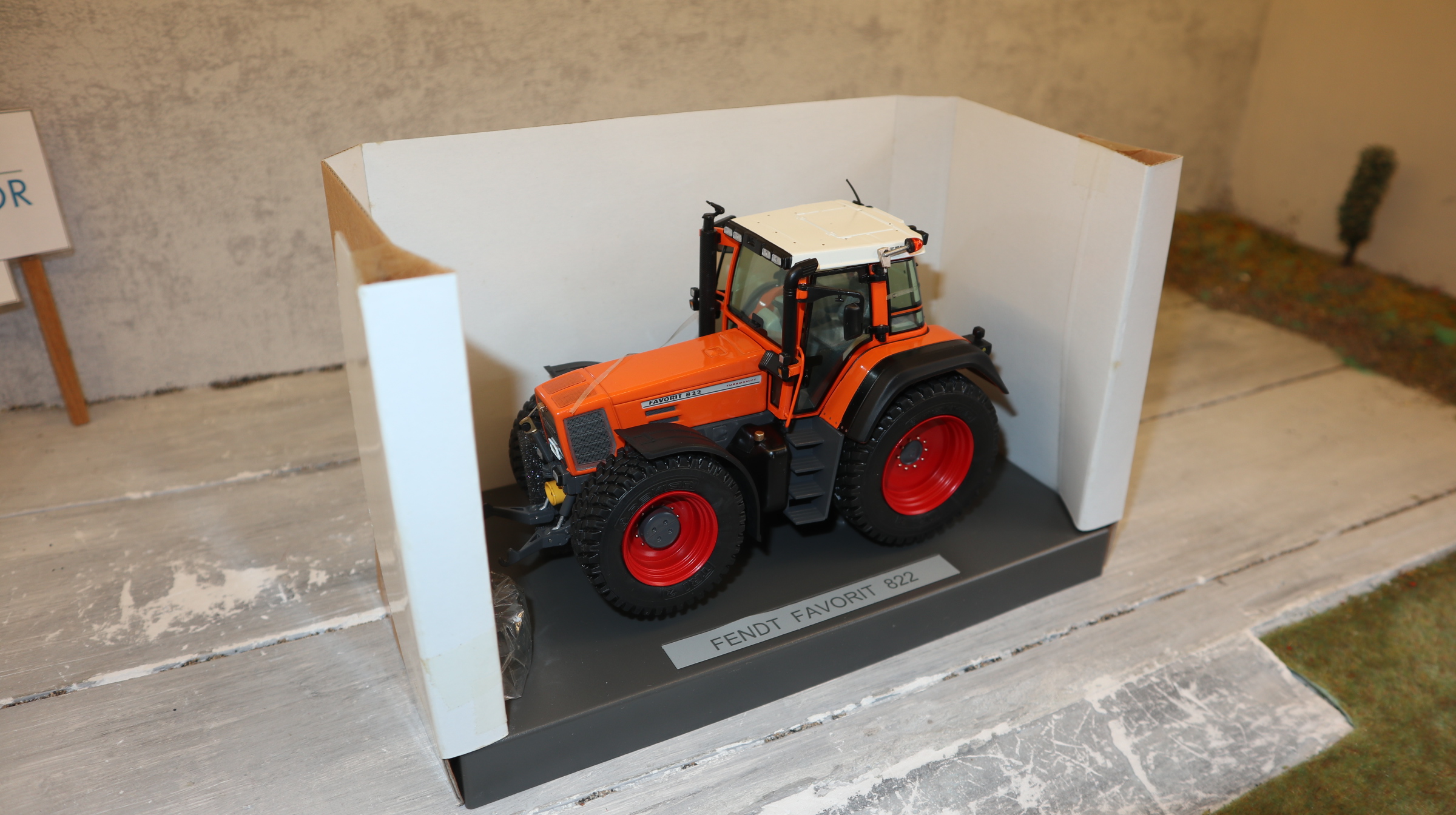 Weise Toys 1102 in 1:32, Fendt Favorit 822 Kommunal, NEU in OVP