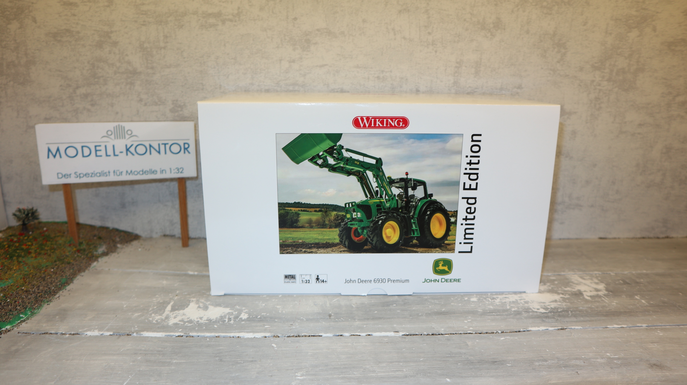 Wiking 877466 in 1:32,  John Deere 6930 Premium mit Frontlader, NEU in OVP