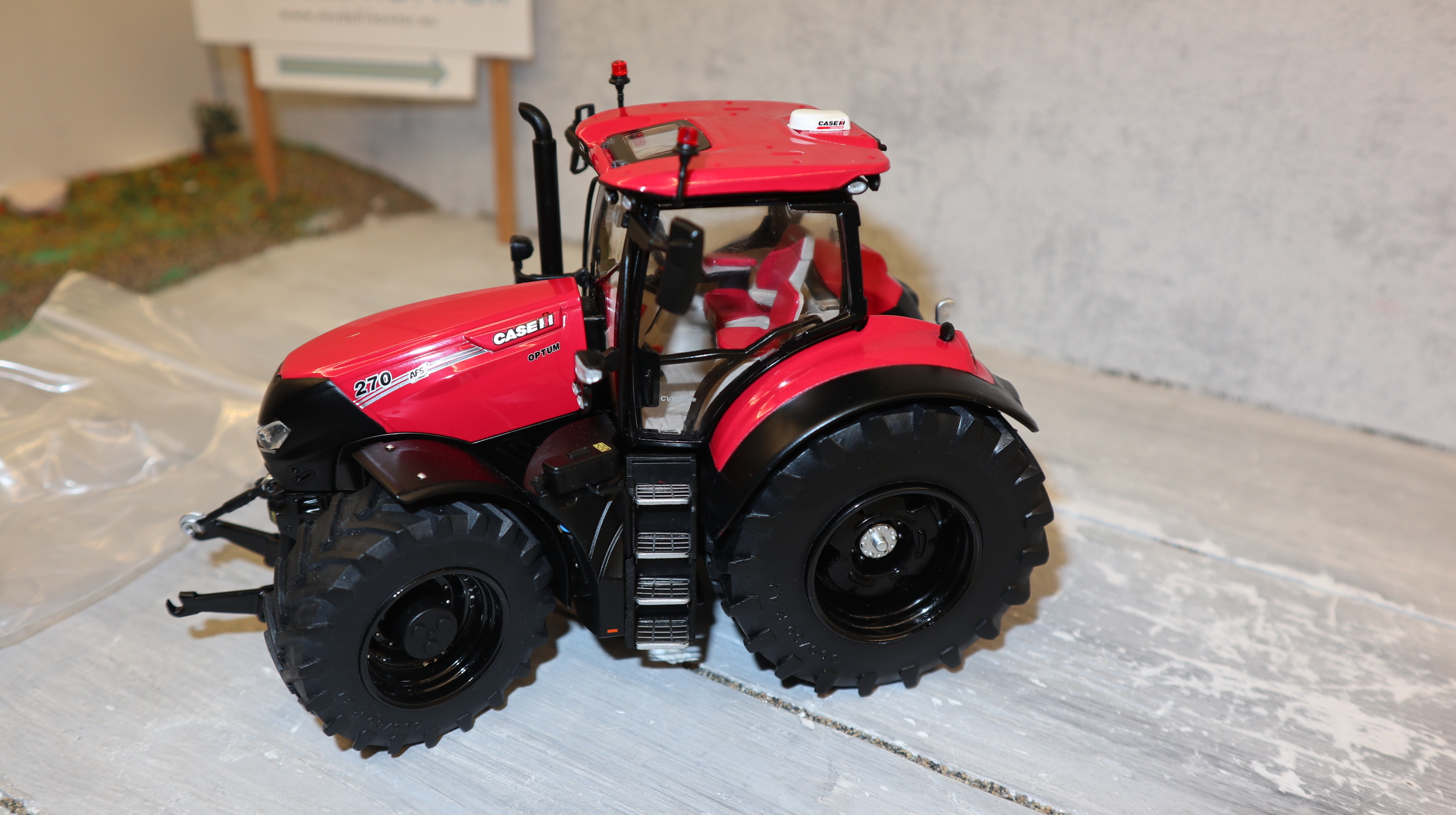 MarGe 2204 in 1:32, Case IH Optum 270 CVX, ROT schwarze Felgen, Sondermodell 400 Stück, NEU in OVP