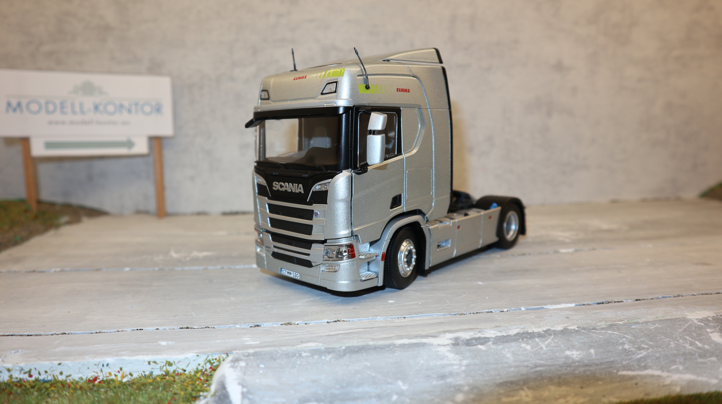 MarGe 2014-06-01 in 1:32, SCANIA R500 4x2 silber Edition CLAAS, NEU in OVP