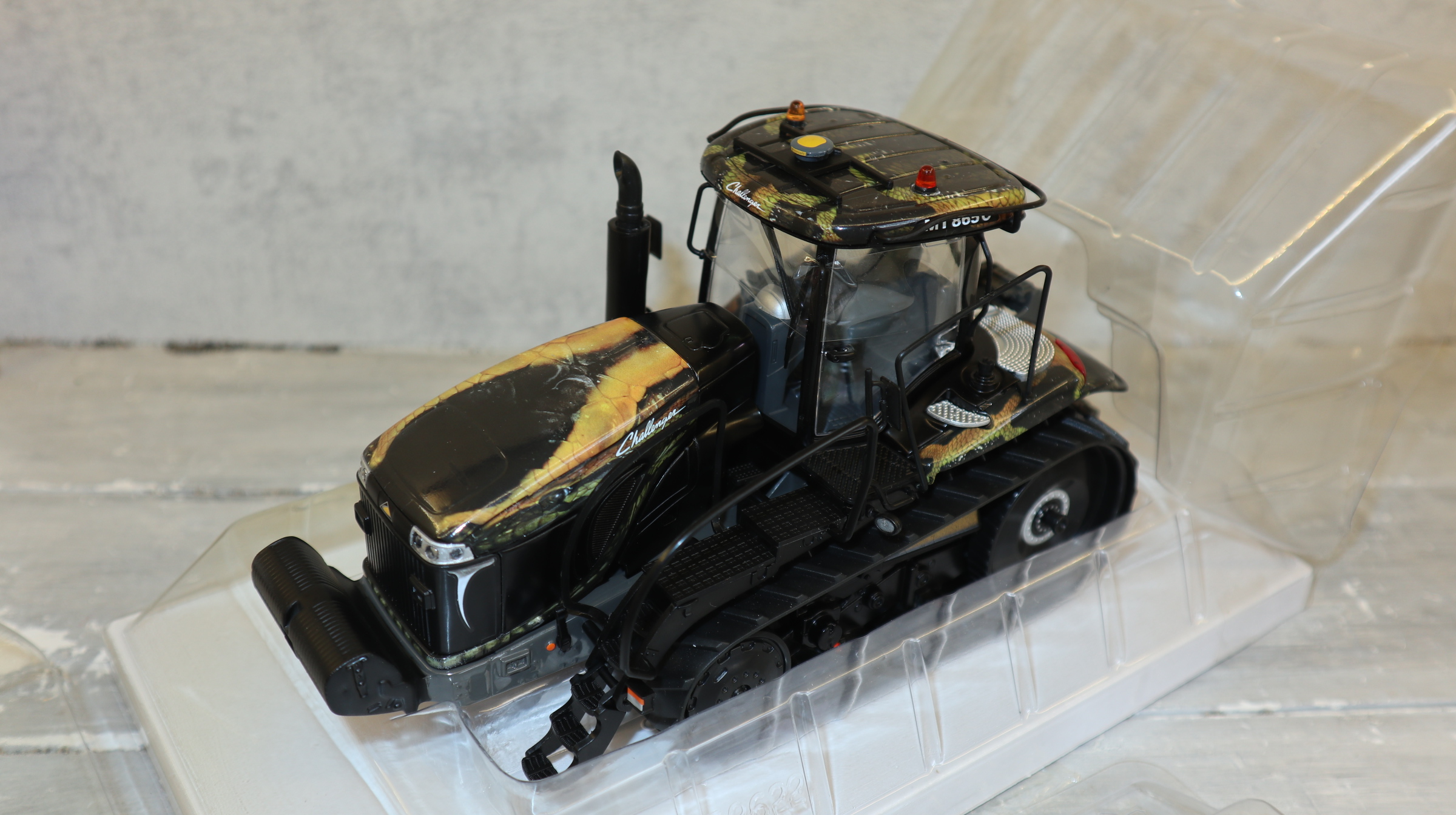 USK 58622 in 1:32 Challenger MT865C ANAKONDA NEU in OVP