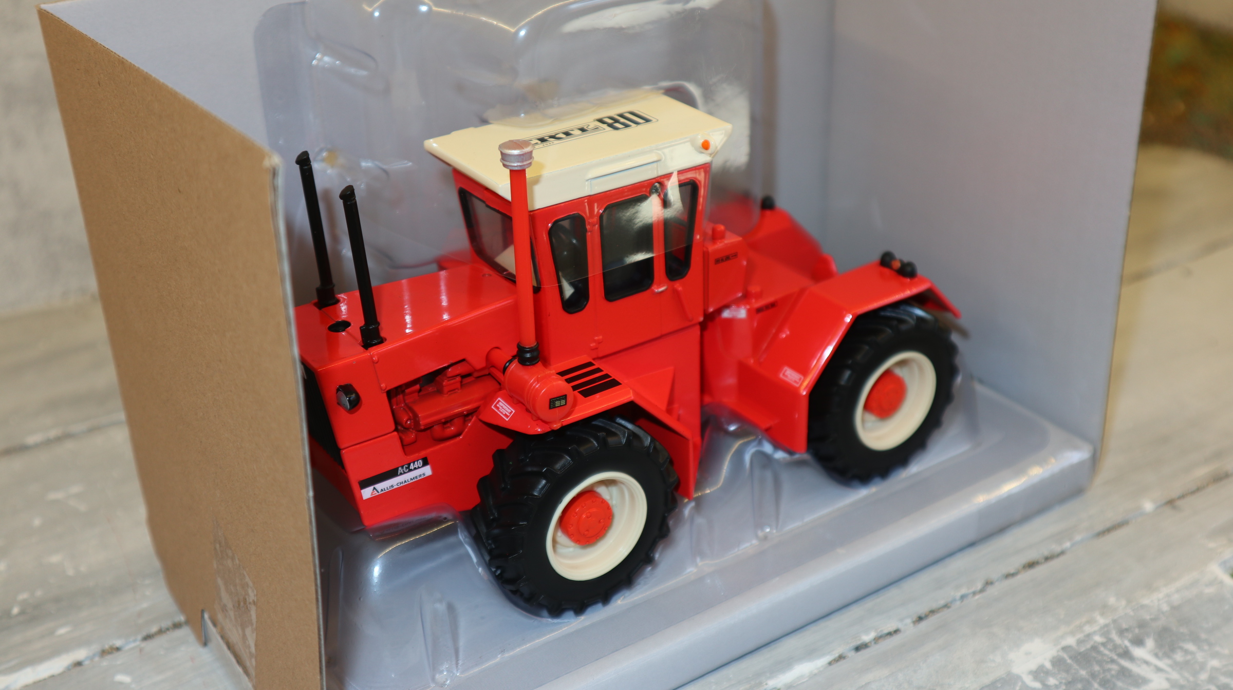 ERTL Prestige 16512 in 1:32, Allis-Chalmers 440, Edition ERTL 80 Jahre USA-Modell, NEU in OVP