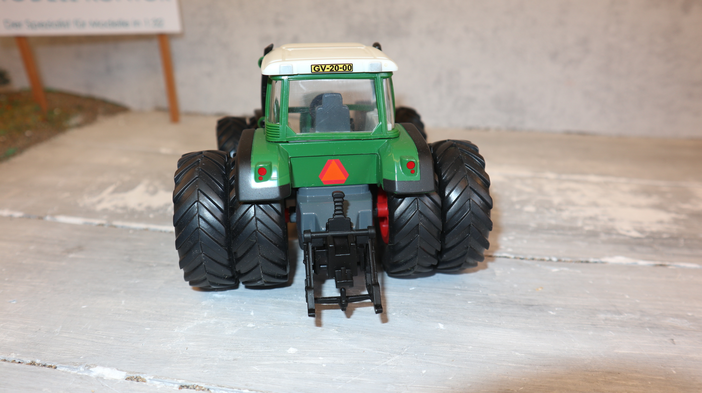 Siku 2965 in 1:32, Fendt 712 LCN 2000, Zwillingsreifen, NEU in OVP