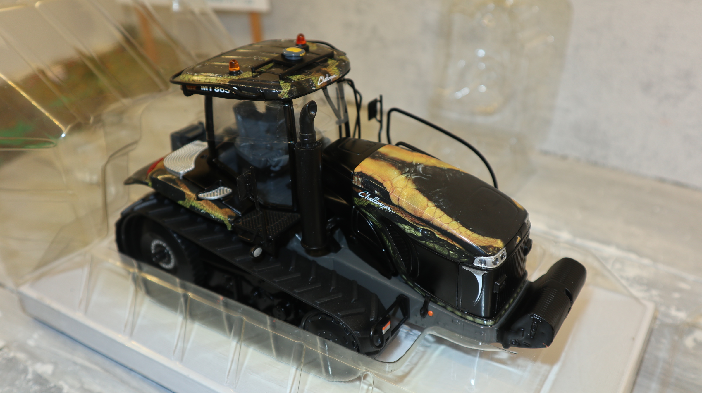 USK 58622 in 1:32 Challenger MT865C ANAKONDA NEU in OVP