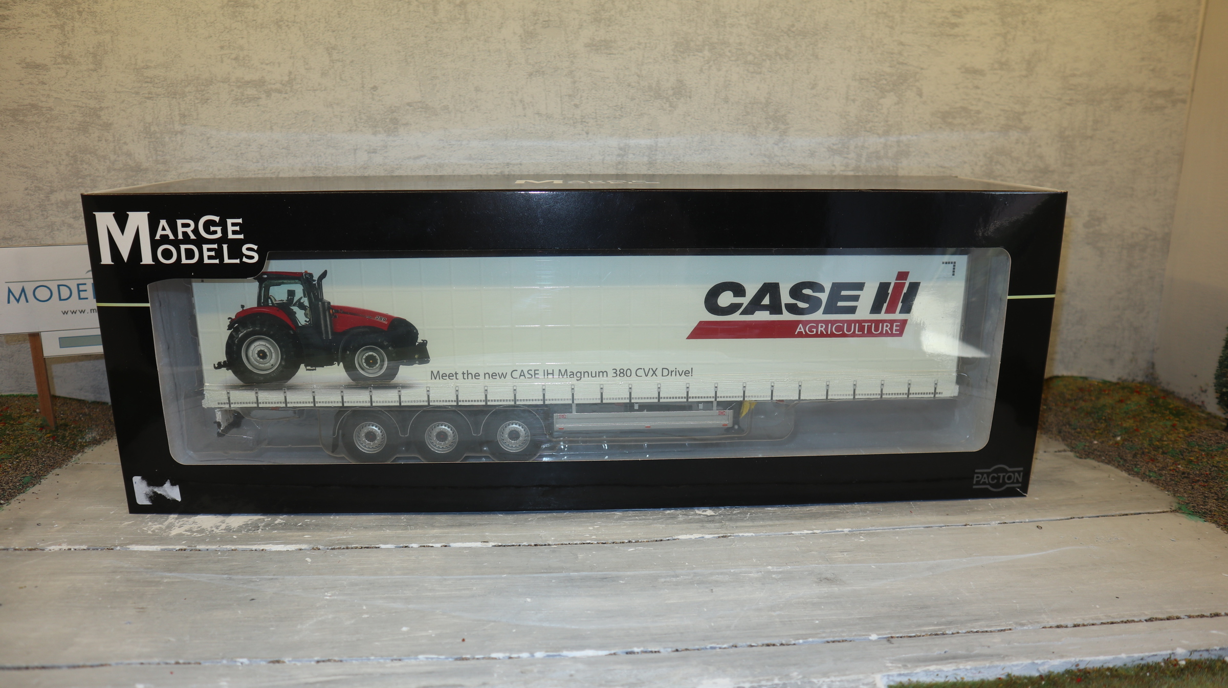 MarGe 1902-01-02 in 1:32, Pacton Curtainsider  Edition CASE IH, NEU in OVP