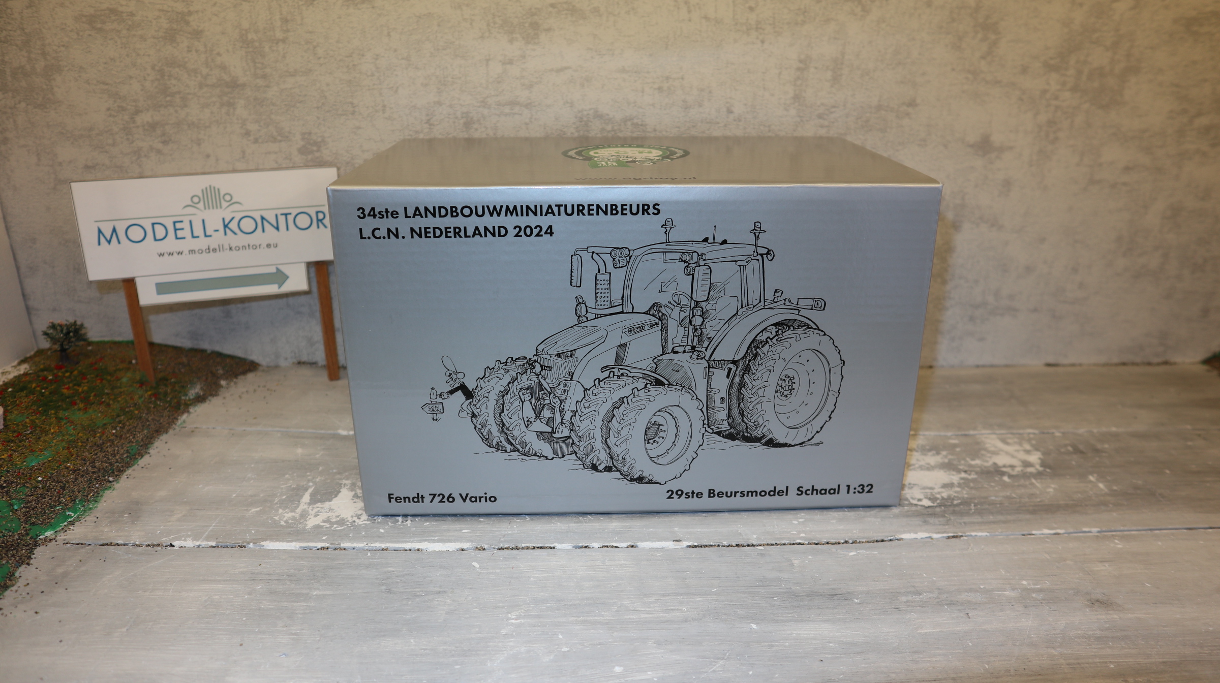 Siku 3285 in 1:32,  Fendt 724 LCN Houten 2024 Zwillingsbereifung, NEU in OVP