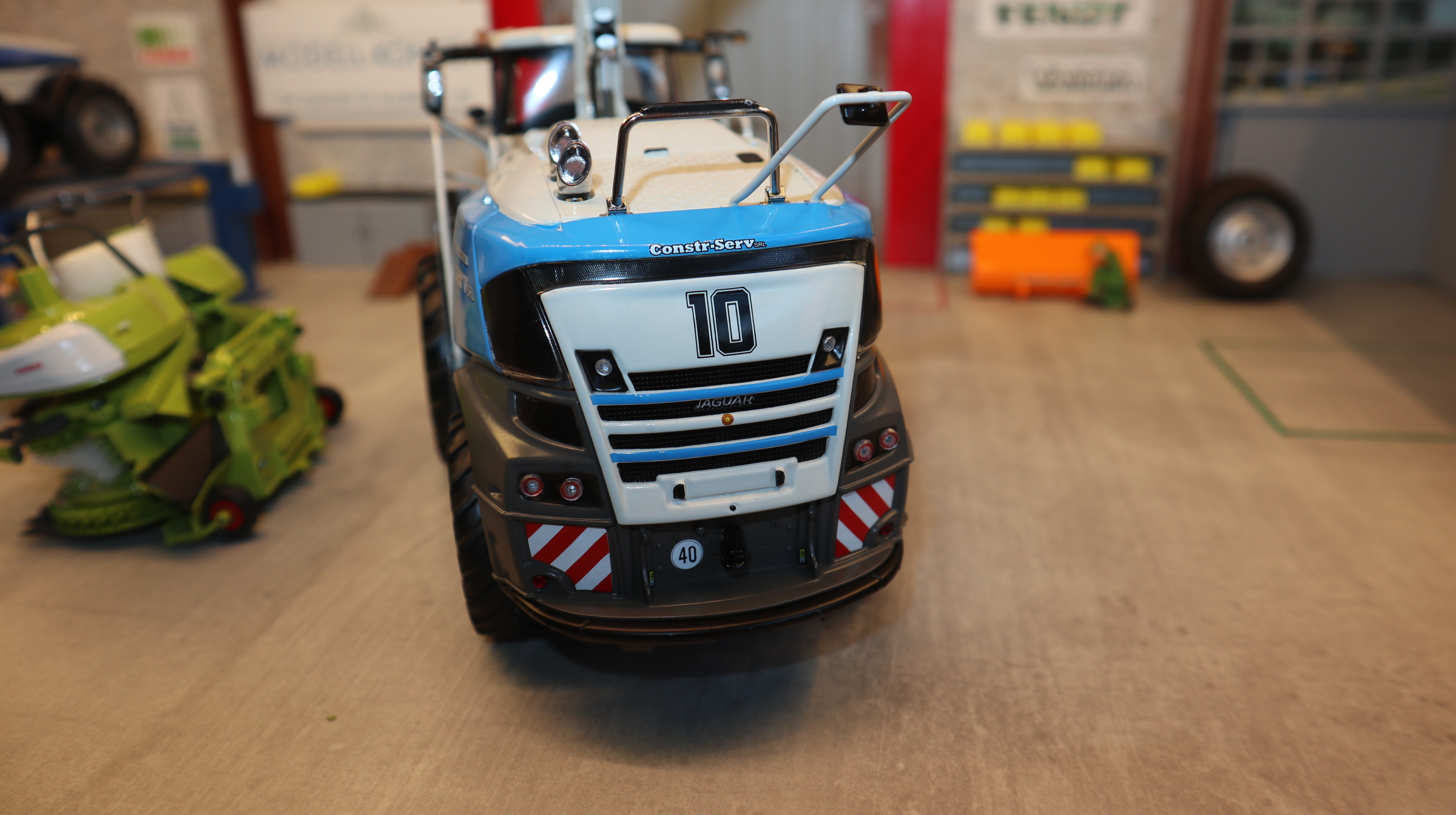 MarGe 2207 in 1:32, Claas Jaguar 990 Sondermodell Constr.-Serv SRL in blau, NEU in OVP