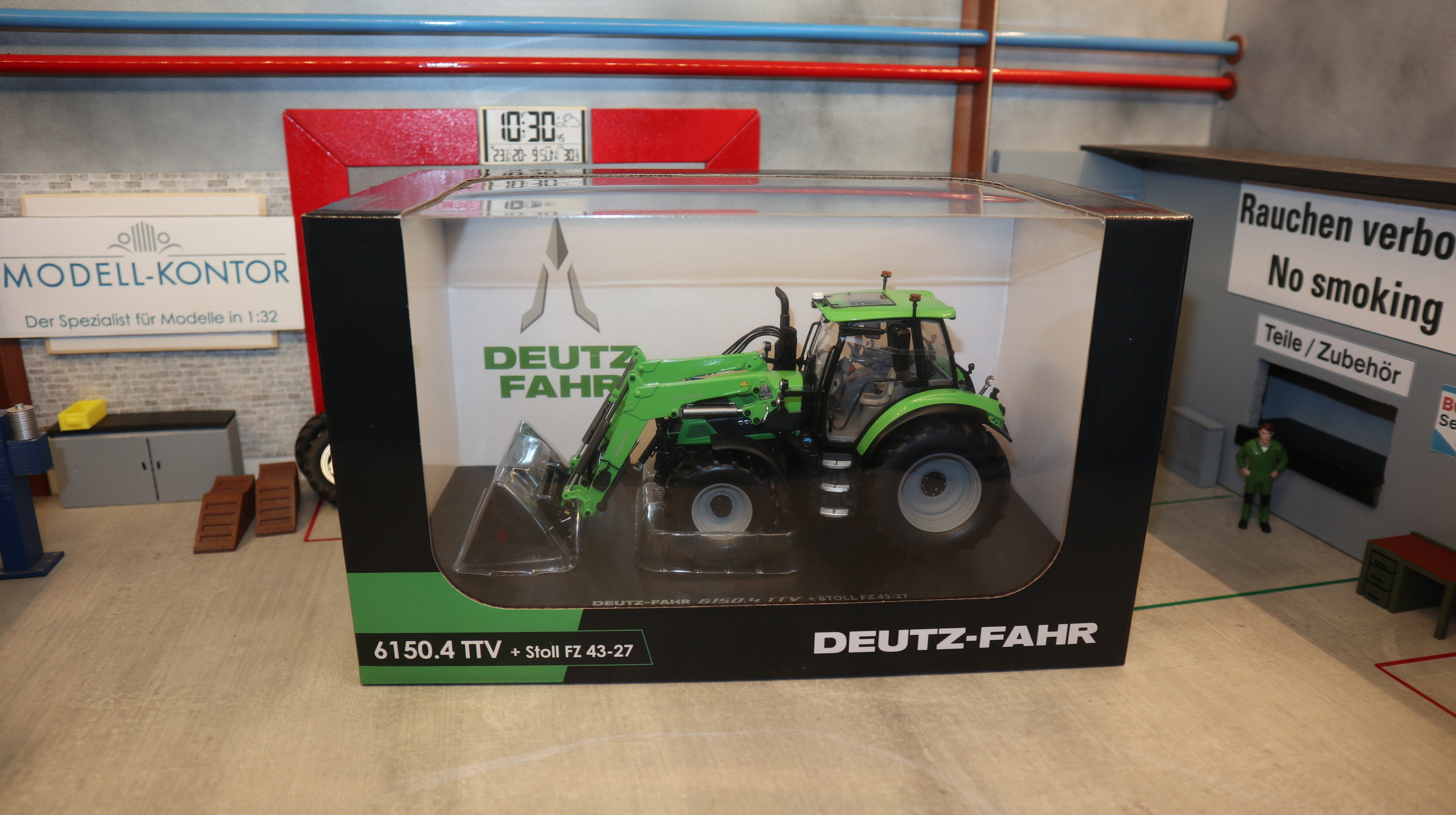 Universal Hobbies UH 6859 in 1:32, Deutz-Fahr 6150.4 TTV mit STOLL Frontlader, NEU in OVP