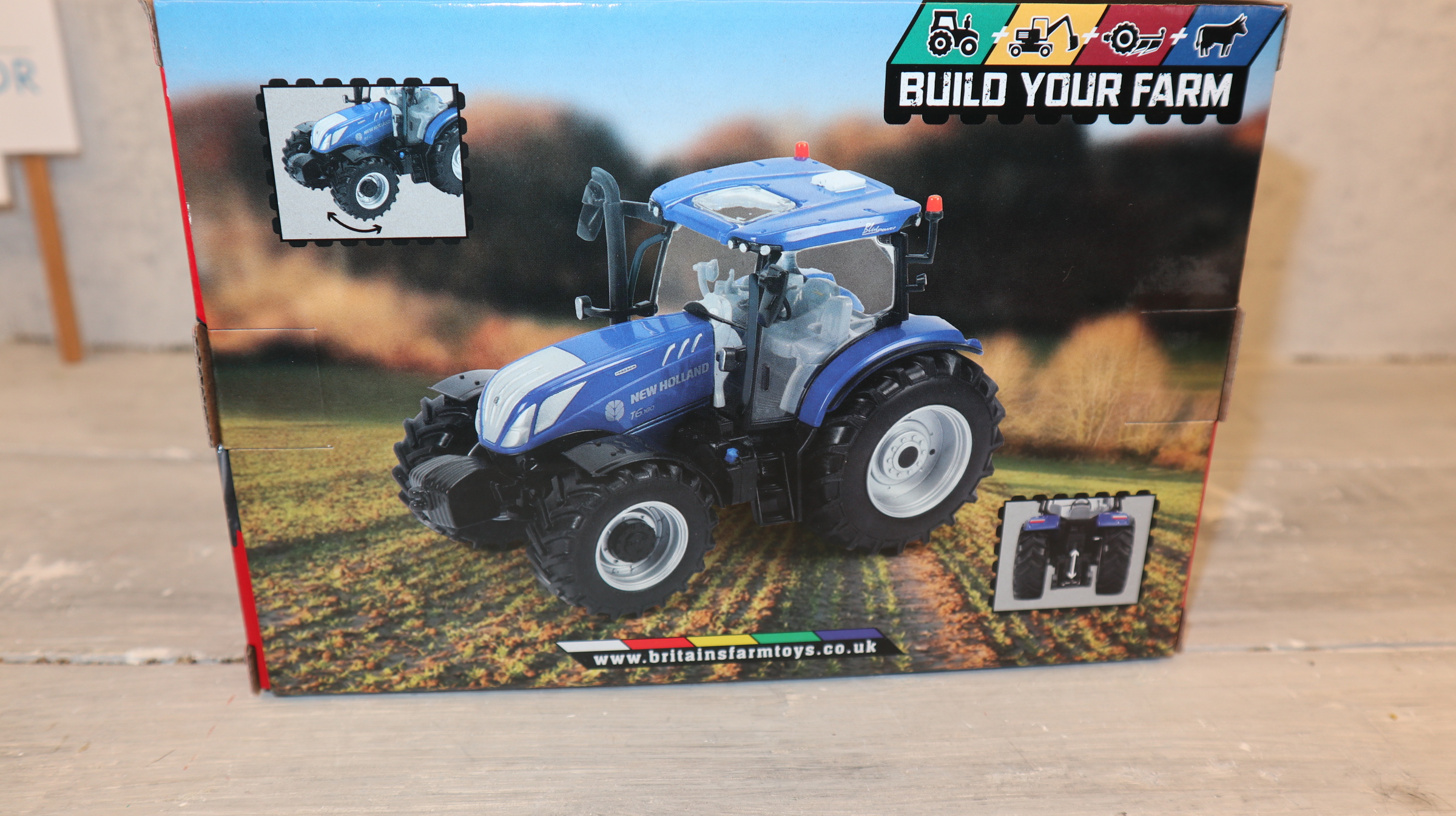 Britains 43319 in 1:32,  New Holland T6.180 Blue Power, NEU in OVP