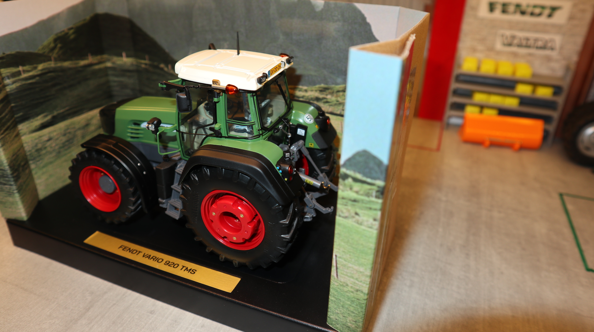 Weise Toys 2079 in 1:32, Fendt Vario 920 TMS TRAKTORADO 2026  NEU in OVP