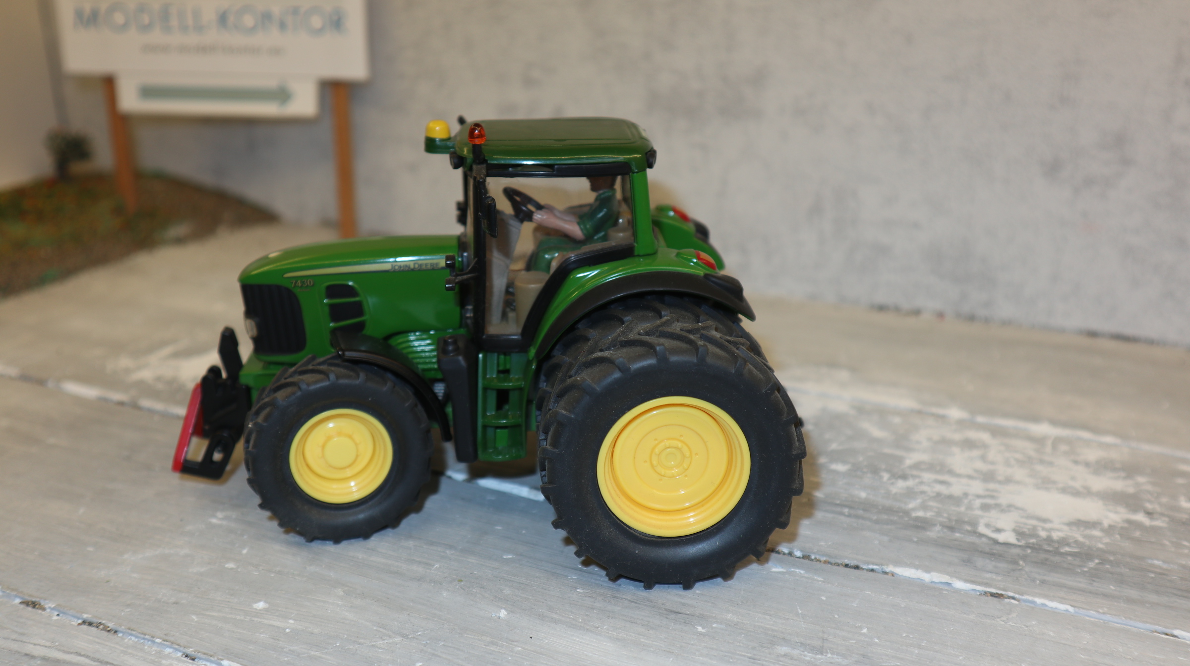 Siku 3265 in 1:32,  John Deere 7340 mit Zwillingsbereifung, NEU in OVP