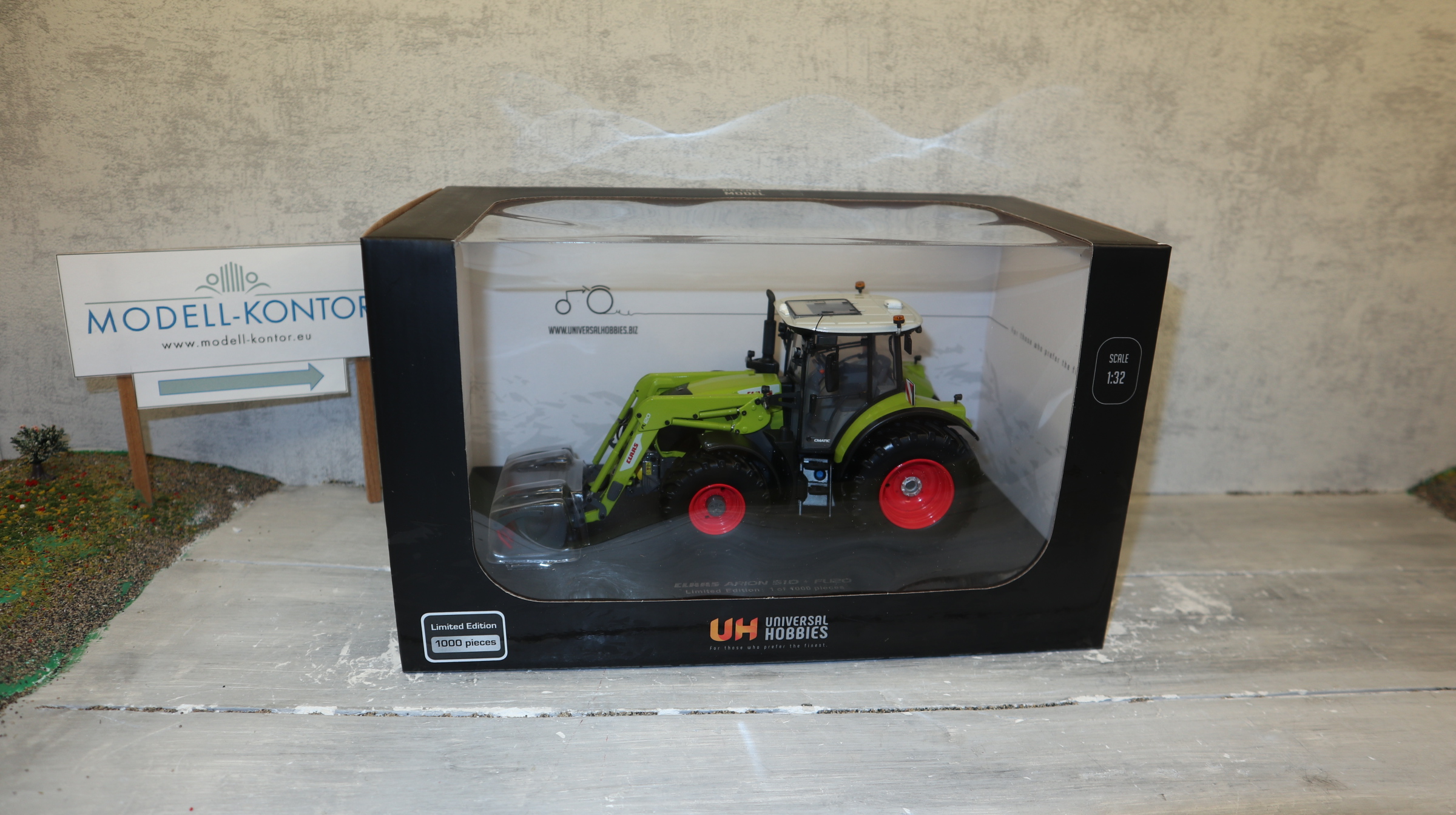 Universal Hobbies UH 6646 in 1:32,  CLAAS Arion 510 mit Frontlader,  nur 1000 Stück, NEU in OVP