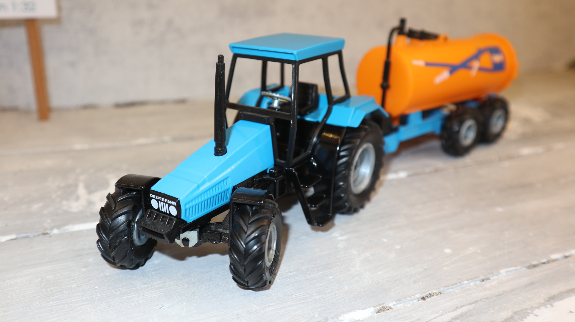Siku 3752 in 1:32, Deutz-Fahr Agroxtra Sondermodell UPAT, NEU in OVP