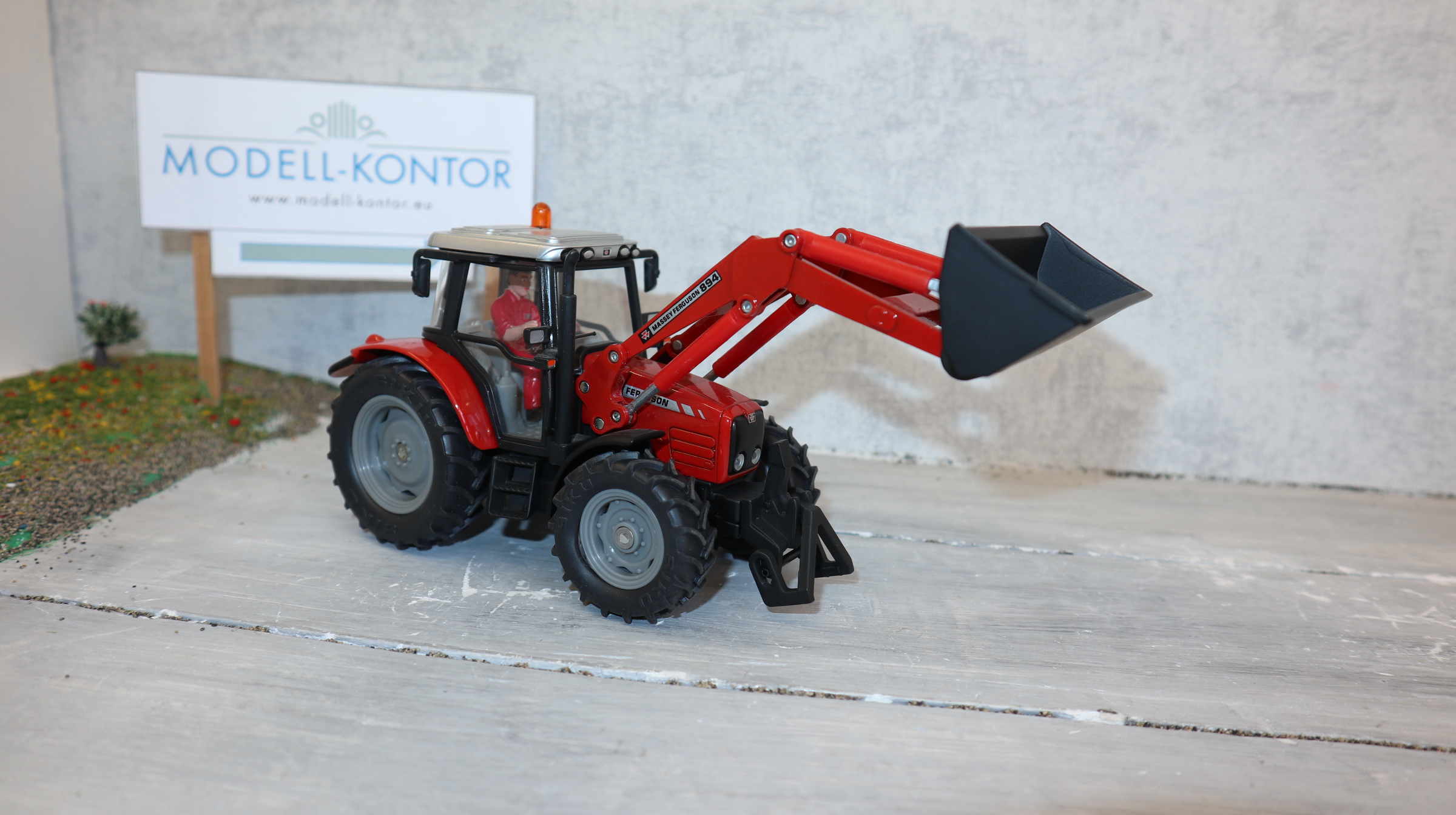 Siku 3693 in 1:32,  Massey Ferguson 894 mit Frontlader, TOP ohne OVP