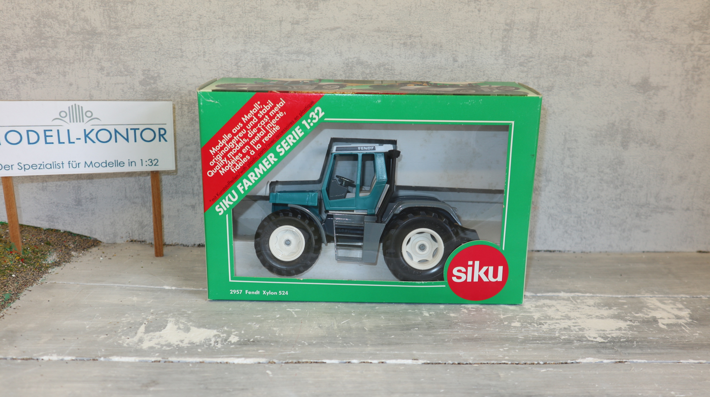 Siku 2957 in 1:32, Fendt Xylon 524 Türkis mit Pritsche, NEU in OVP
