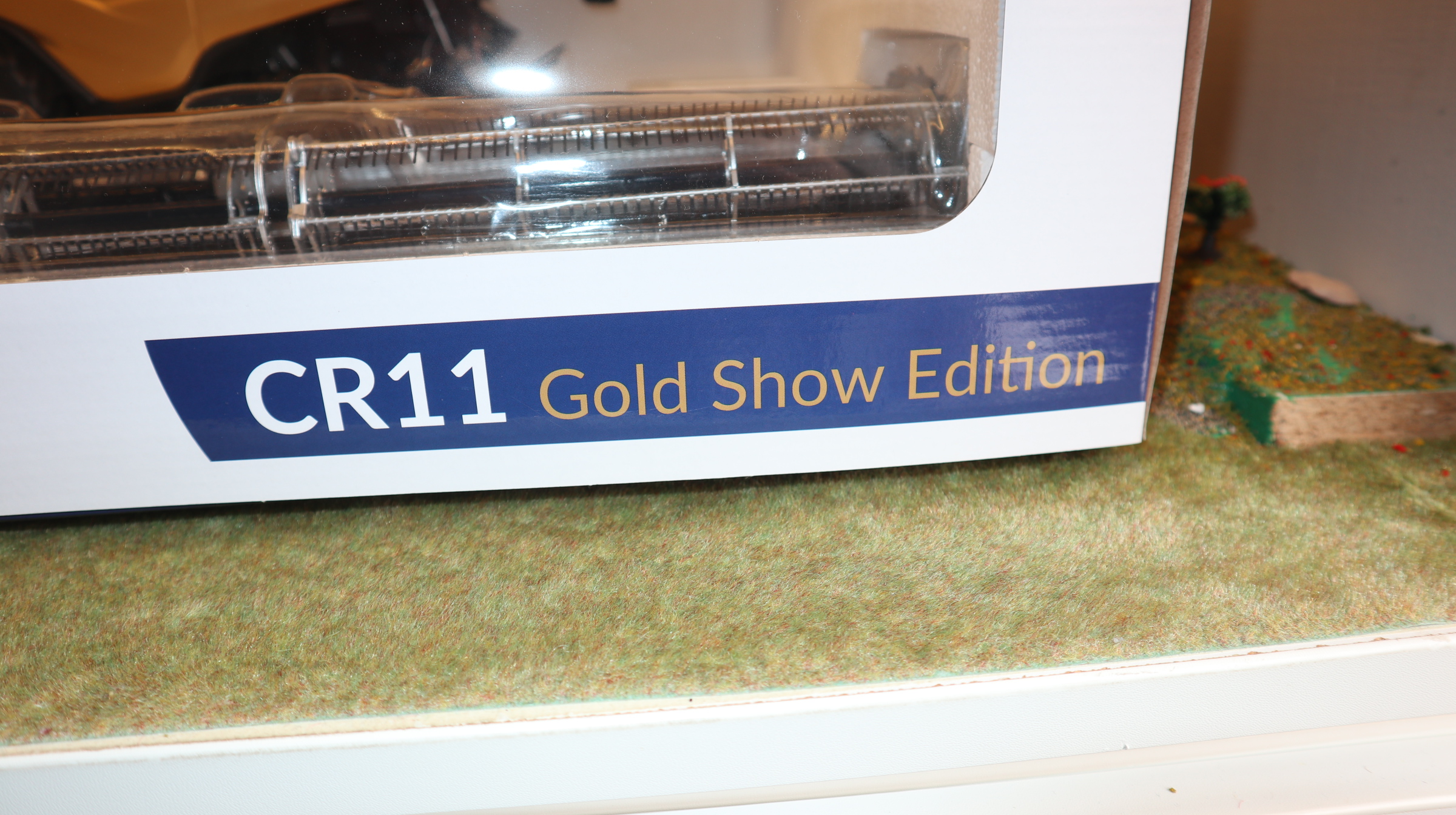 Universal Hobbies UH 6829 in 1:32, New Holland CR 11 gold Mähdrescher, NEU in OVP