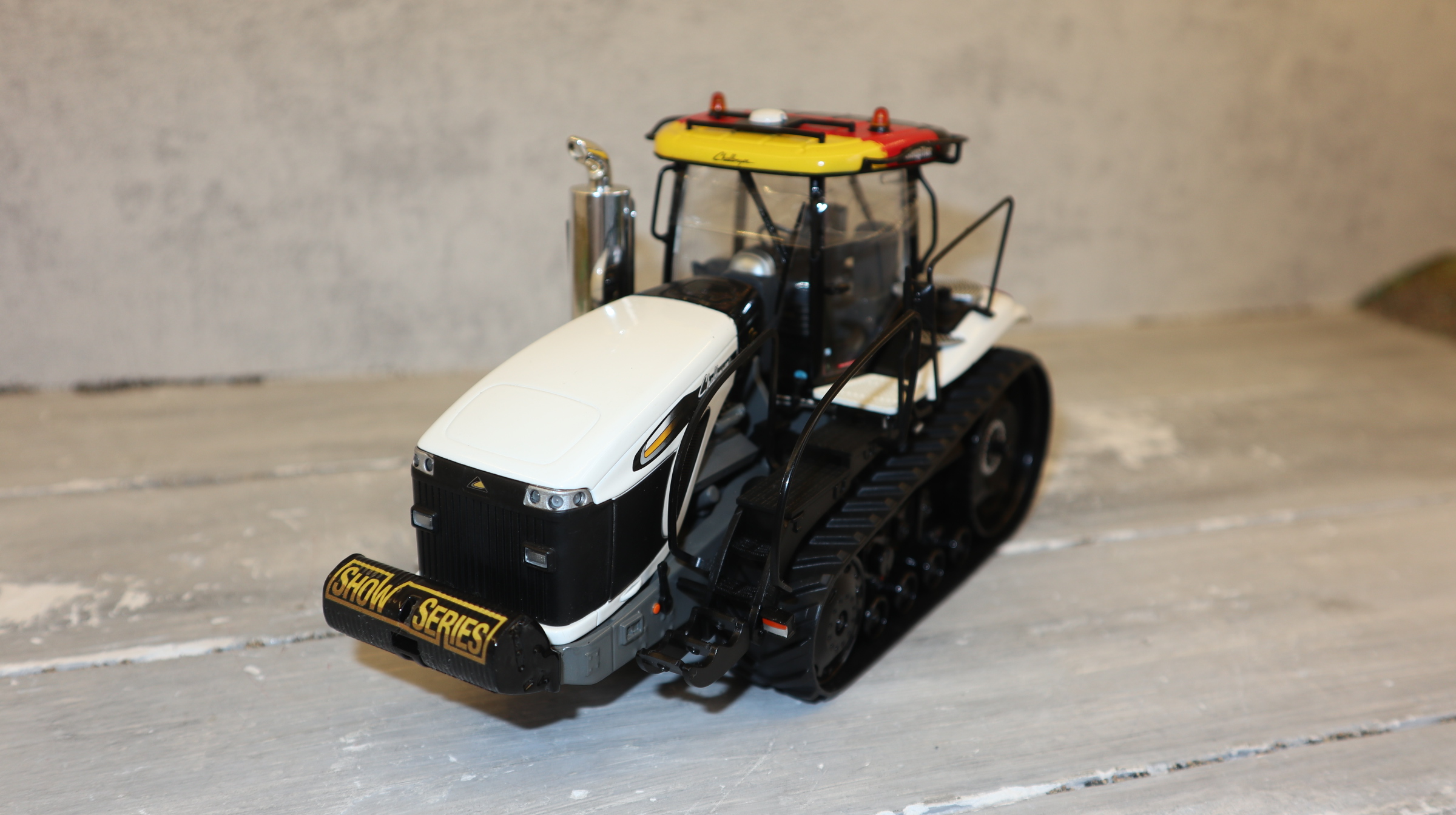 USK 10621 in 1:32 Challenger MT875C ShowSerie Germany NEU in OVP