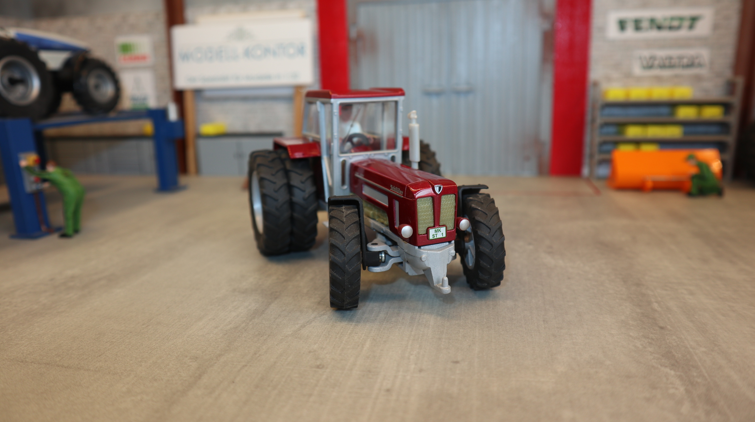 Siku 3469 in 1:32, Schlüter 950V weinrot-metallic Zwillingreifen HA, NEU ohne OVP