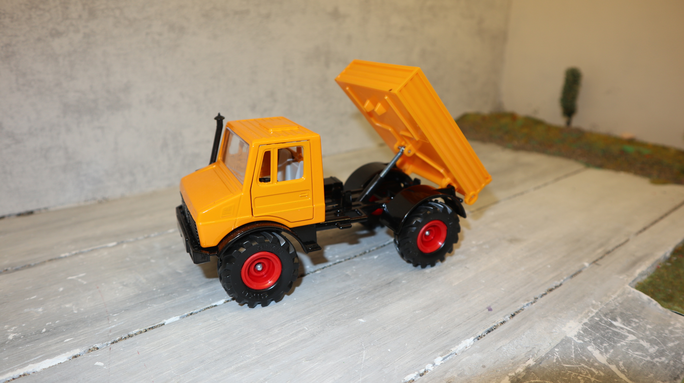 Siku 3153 in 1:32, Unimog 1700 in orange , NEU in OVP