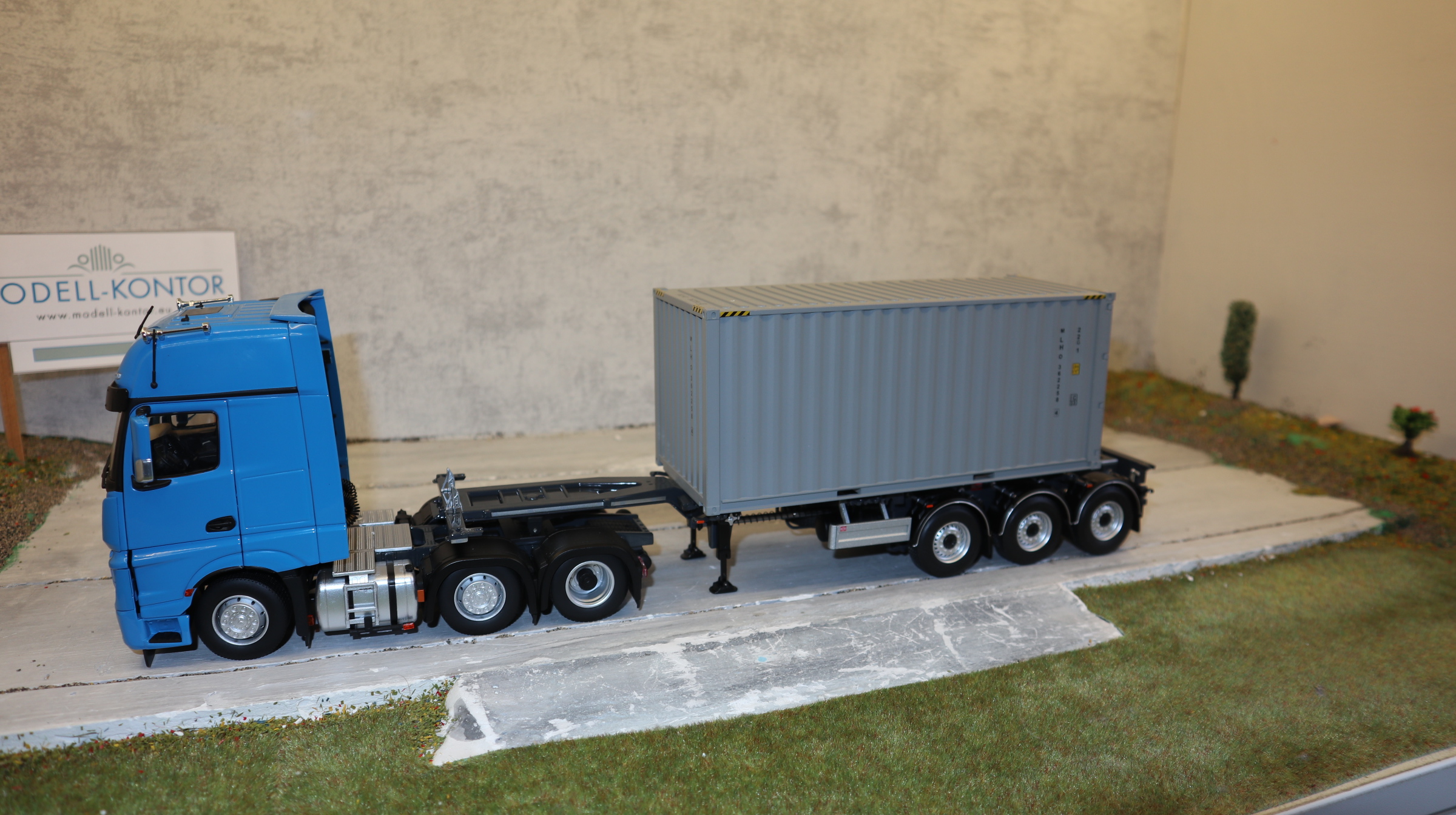 MarGe Set LKW 3-Achser  mit Containerchassis 2325, NEU in OVP