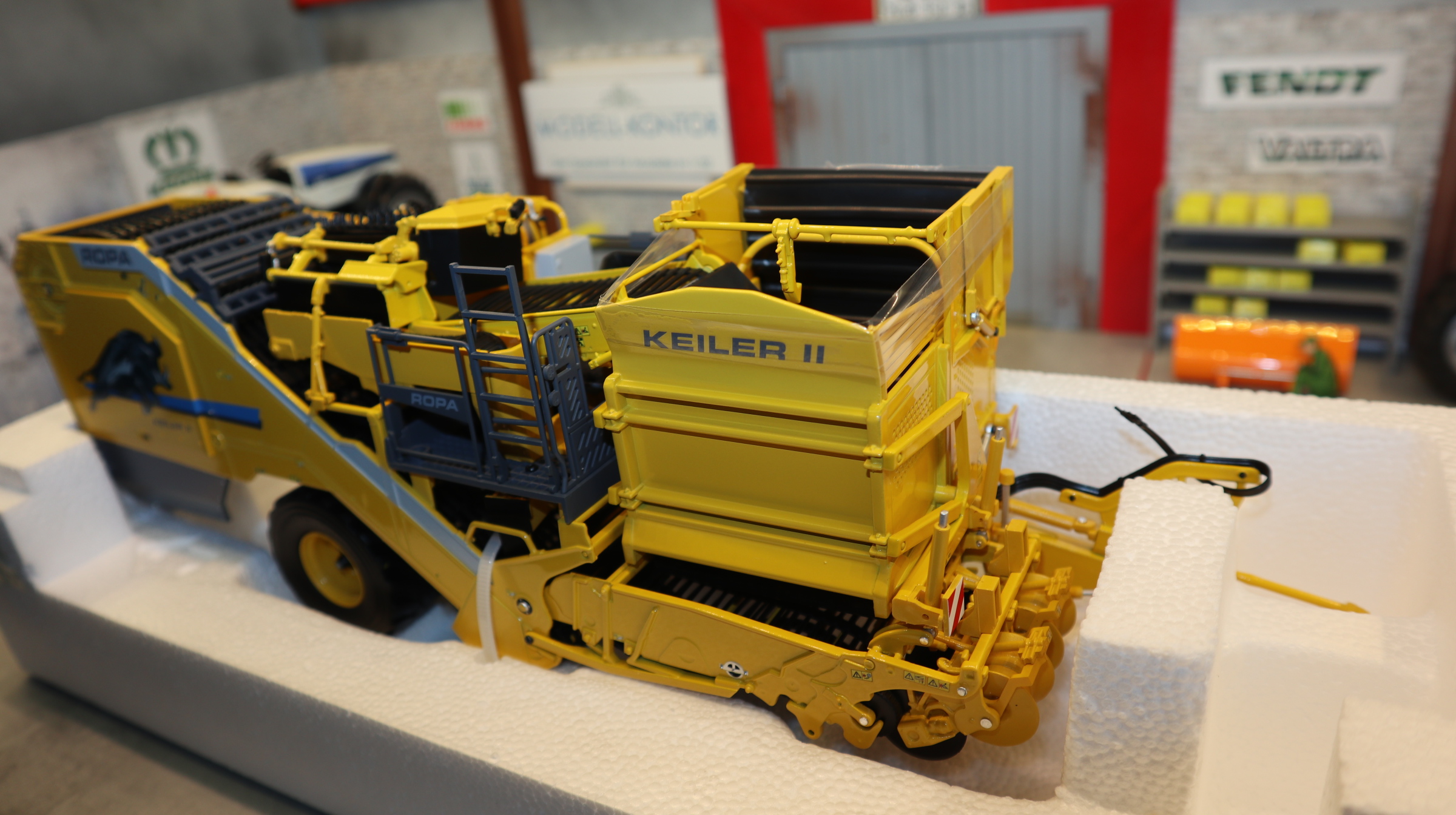ROS 602595 in 1:32, ROPA Keiler II Kartoffelroder, NEU in OVP