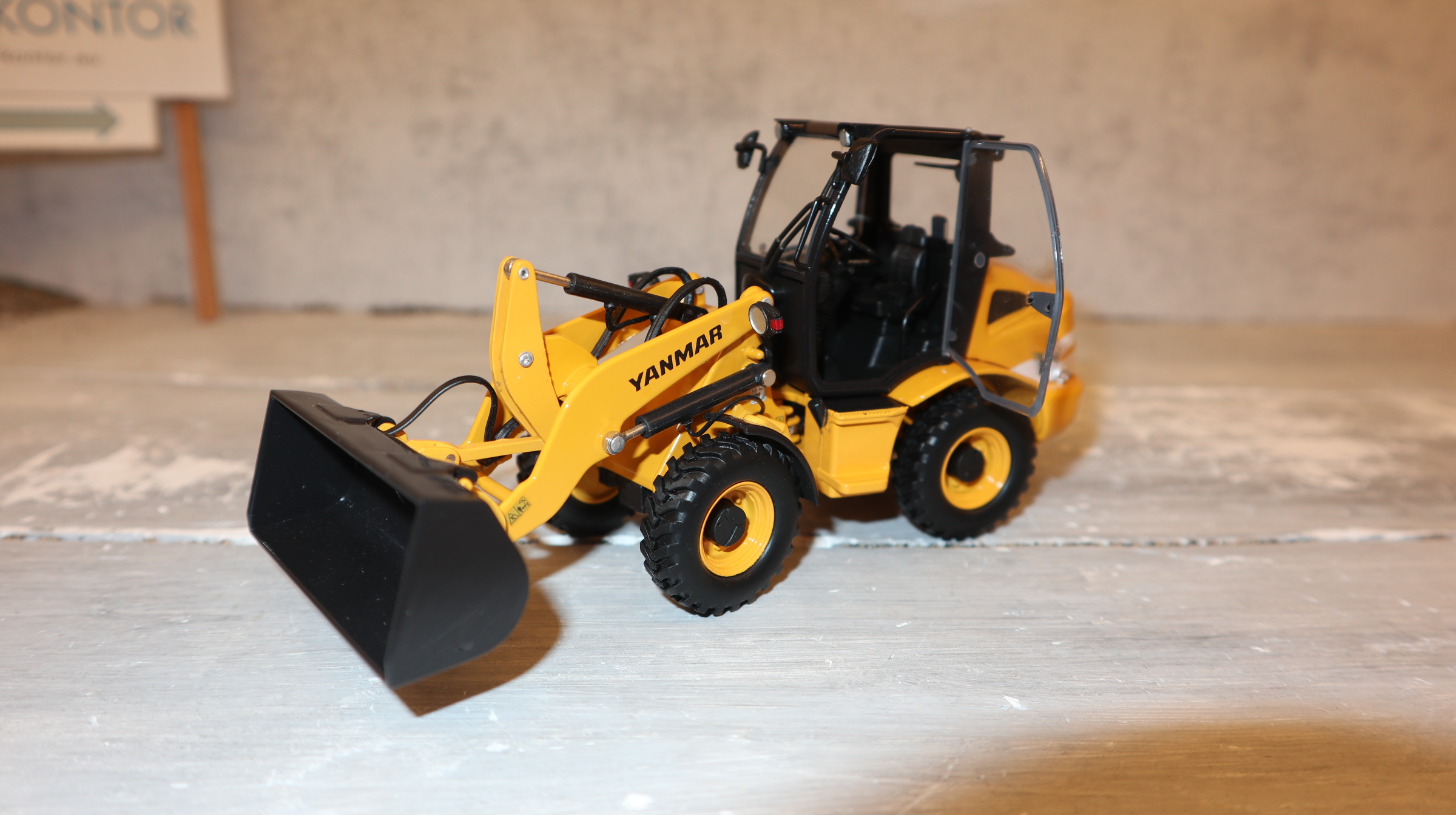 ROS 00151.0 in 1:32  Yanmar V8 Radlader, NEU  in OVP