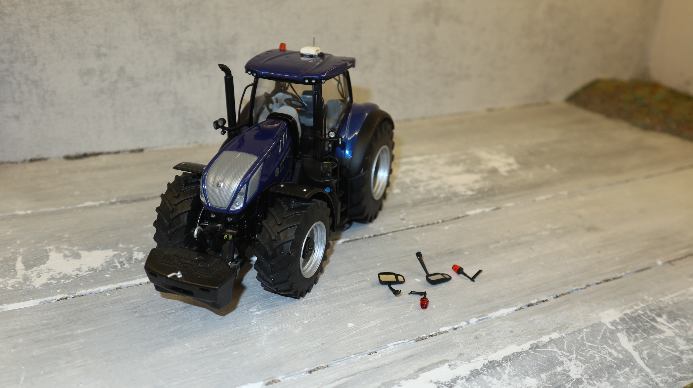 MarGe 2409 in 1:32, New Holland T7.315 blaumetalic, kleine Fehler, NEU ohne OVP