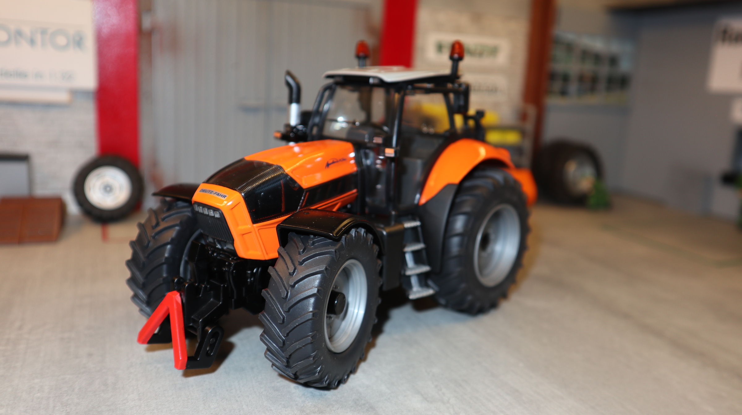 Siku 3266 in 1:32  DEUTZ-FAHR Agrotron X720 Traktor kommunal , NEU in OVP
