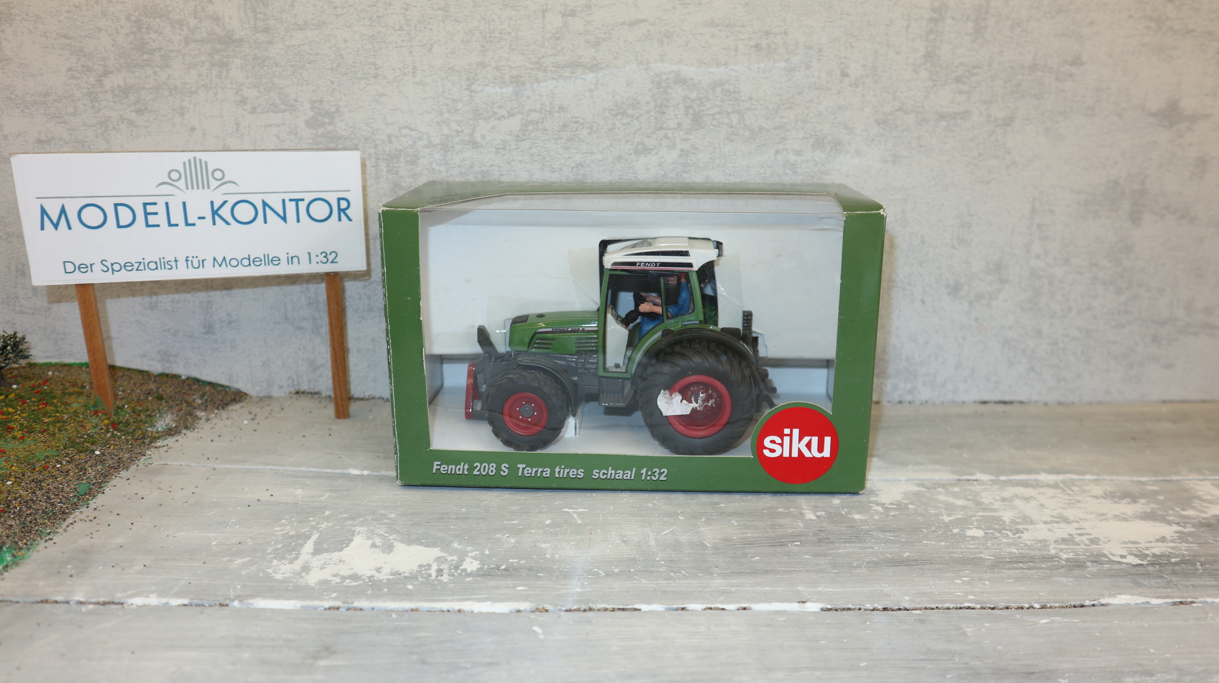 Siku 3052 in 1:32, Fendt 208 S Terrareifen, NEU in OVP