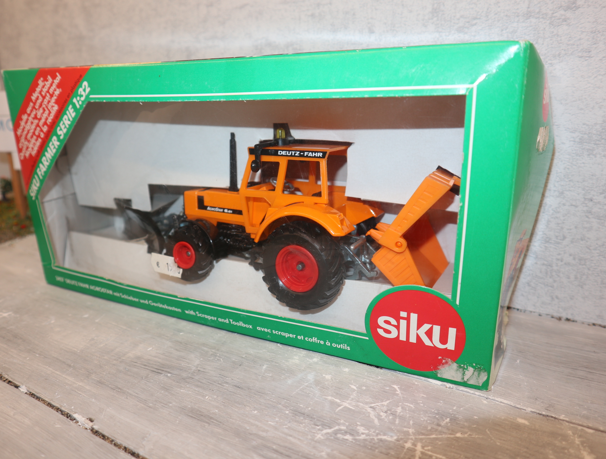 Siku 3457 in 1:32 Deutz-Fahr Agrostar Kommunal Winterdienst mit Anbaugeräten,  NEU in OVP