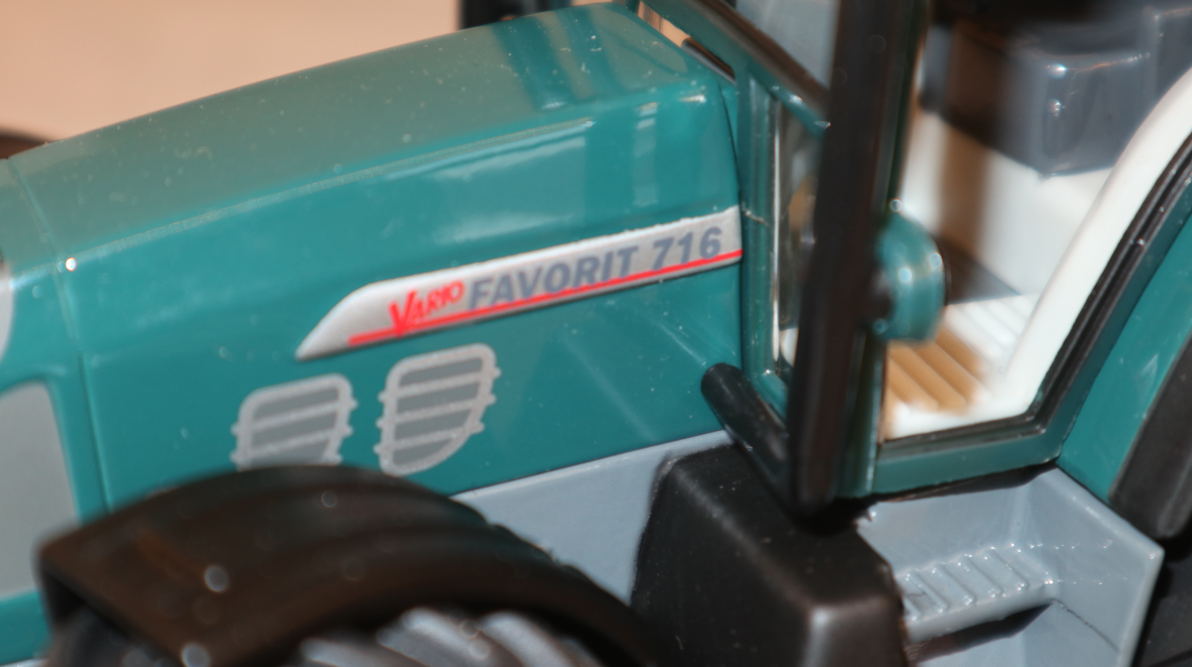 Siku 2965 in 1:32, Fendt 716 türkis Vorführschlepper, NEU in OVP