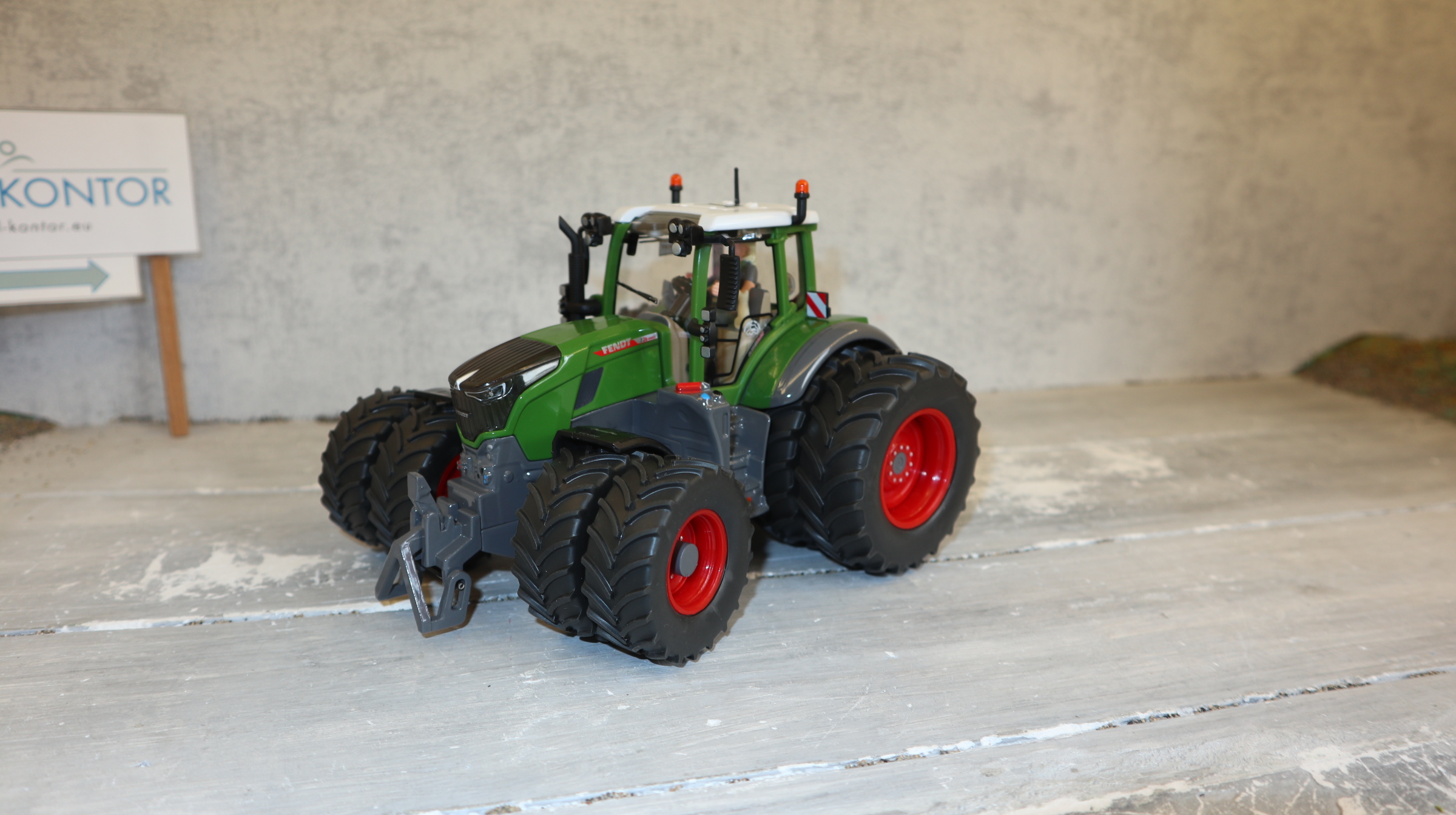 Siku 3293 in 1:32, Fendt 726 Vario Doppelbereifung  L.C.N. Modell 2024, NEU in OVP