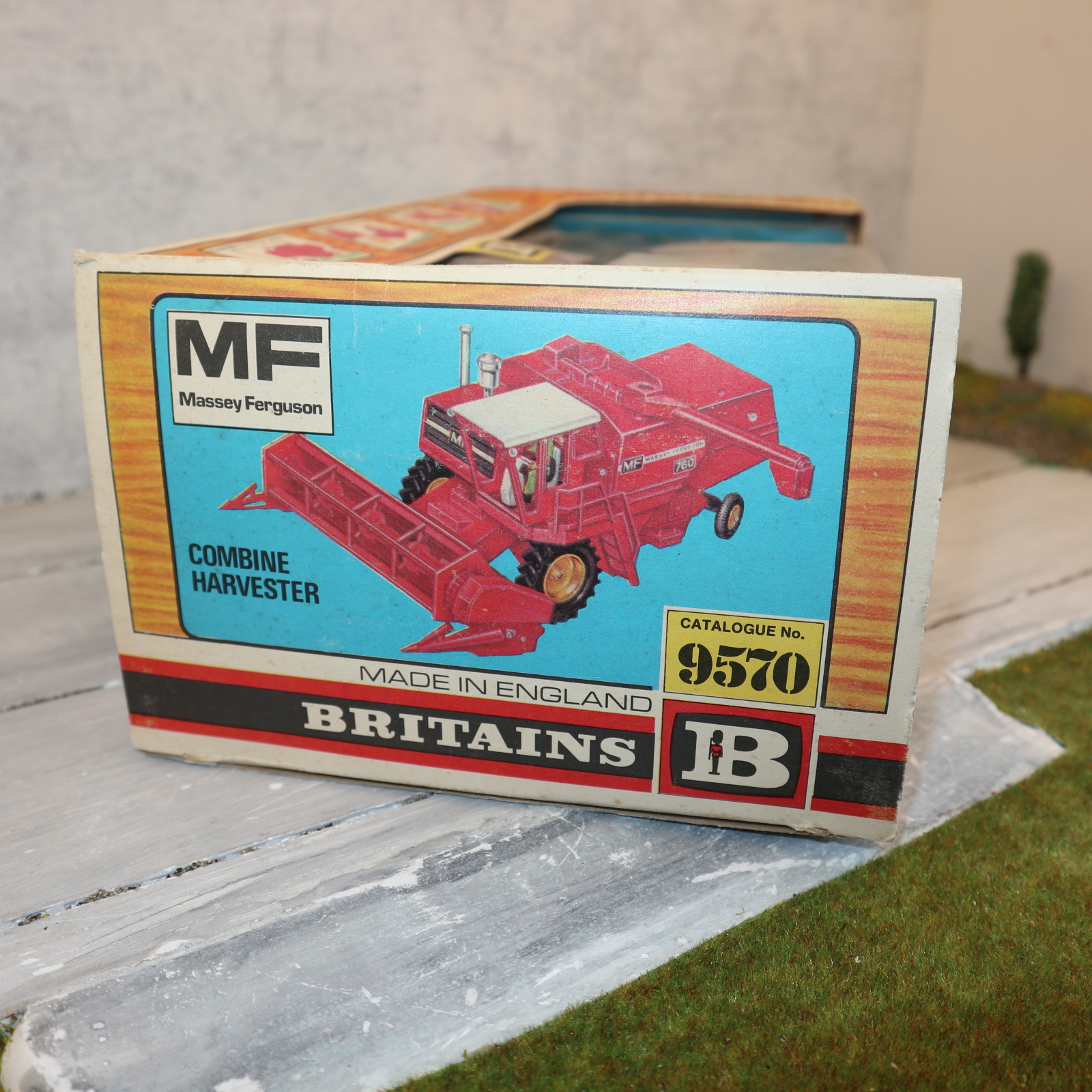 Britains 9570 in 1:32 Massey Ferguson 760 Mähdrescher rot, aus den 70er-Jahren, NEU in OVP